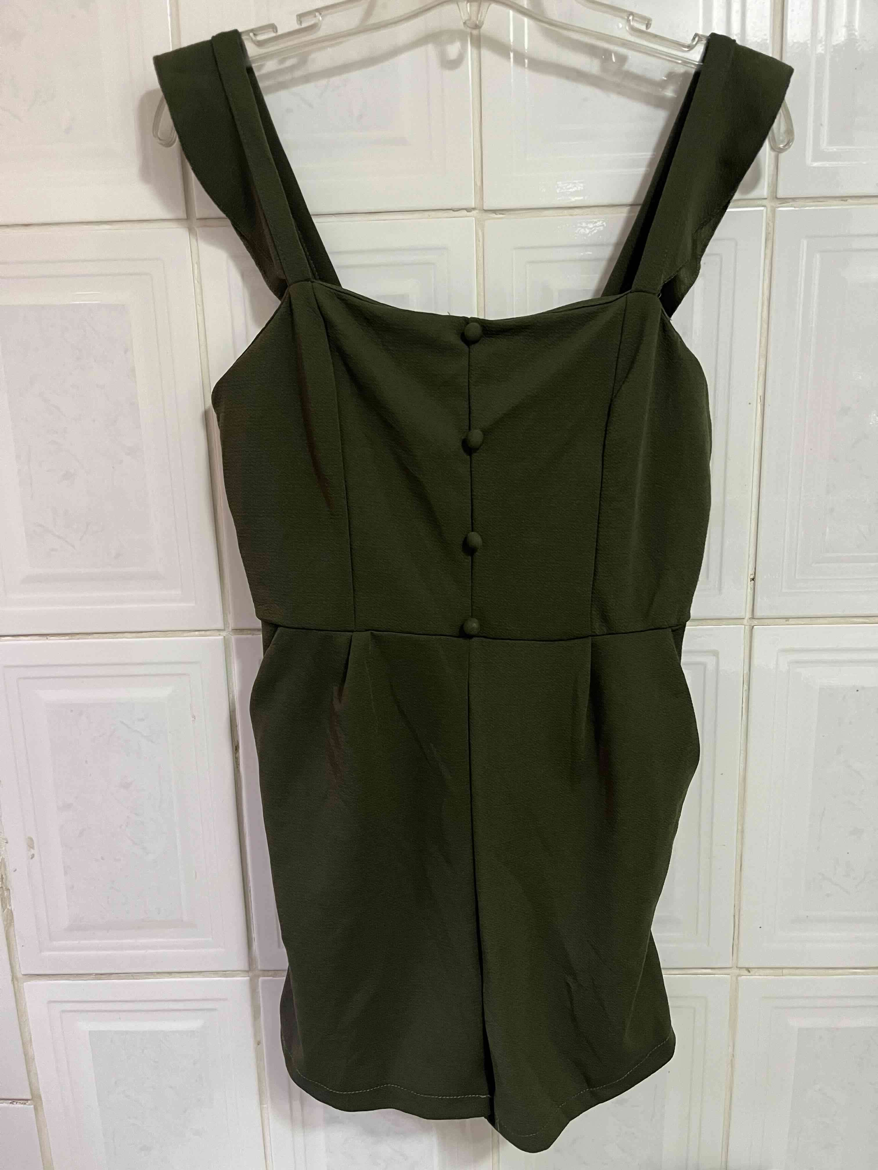 Enterito corto verde oliva talla S/M - 1