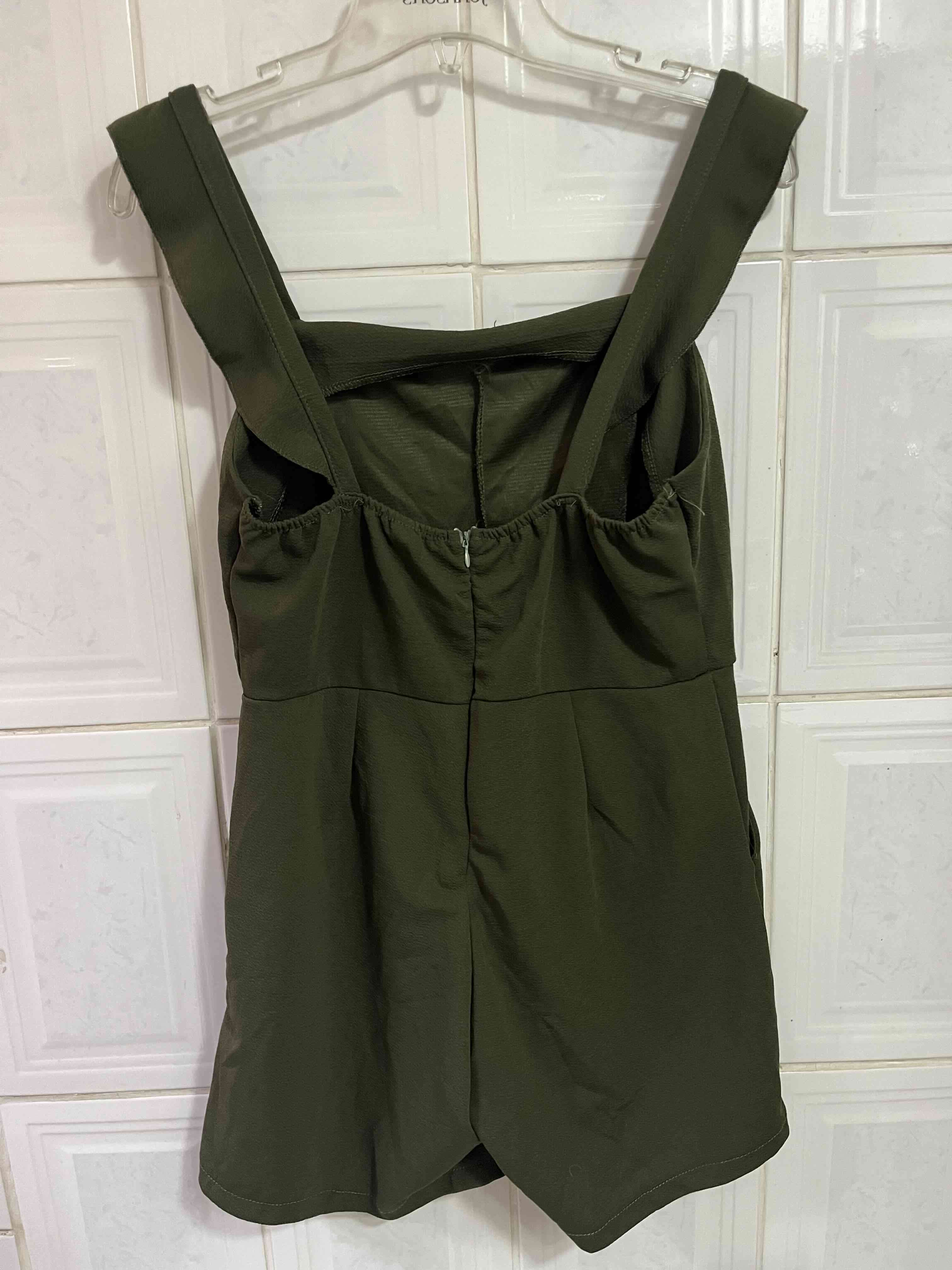 Enterito corto verde oliva talla S/M - 2