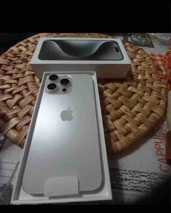 iPhone 15 Pro Max  gris - miniatura 1