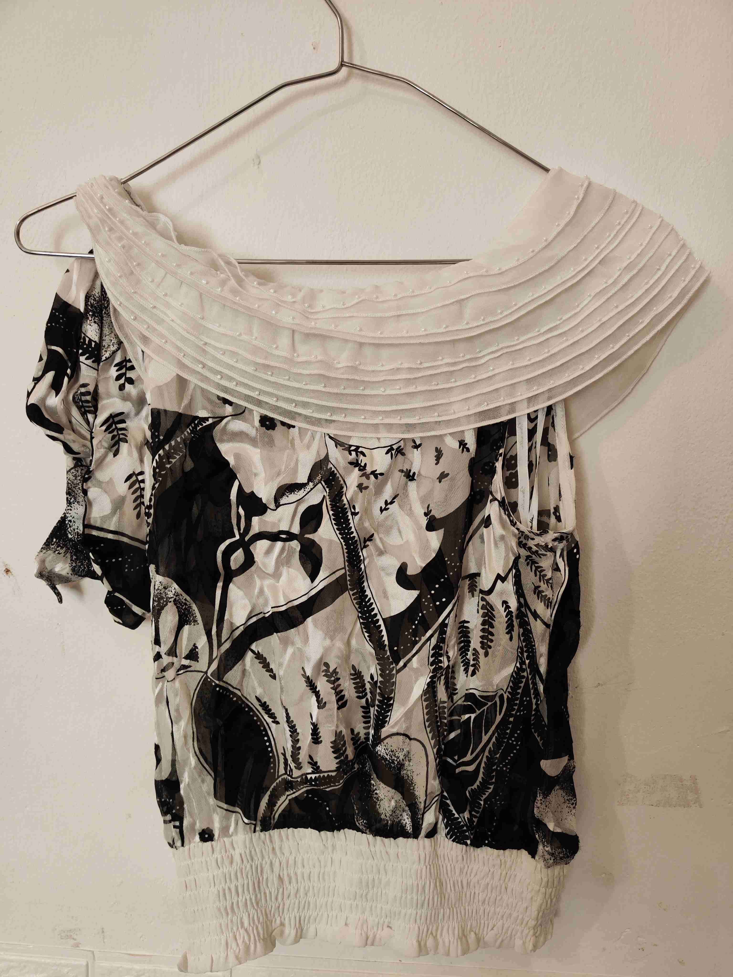 Blusa estampada negra y blanca - miniatura 2