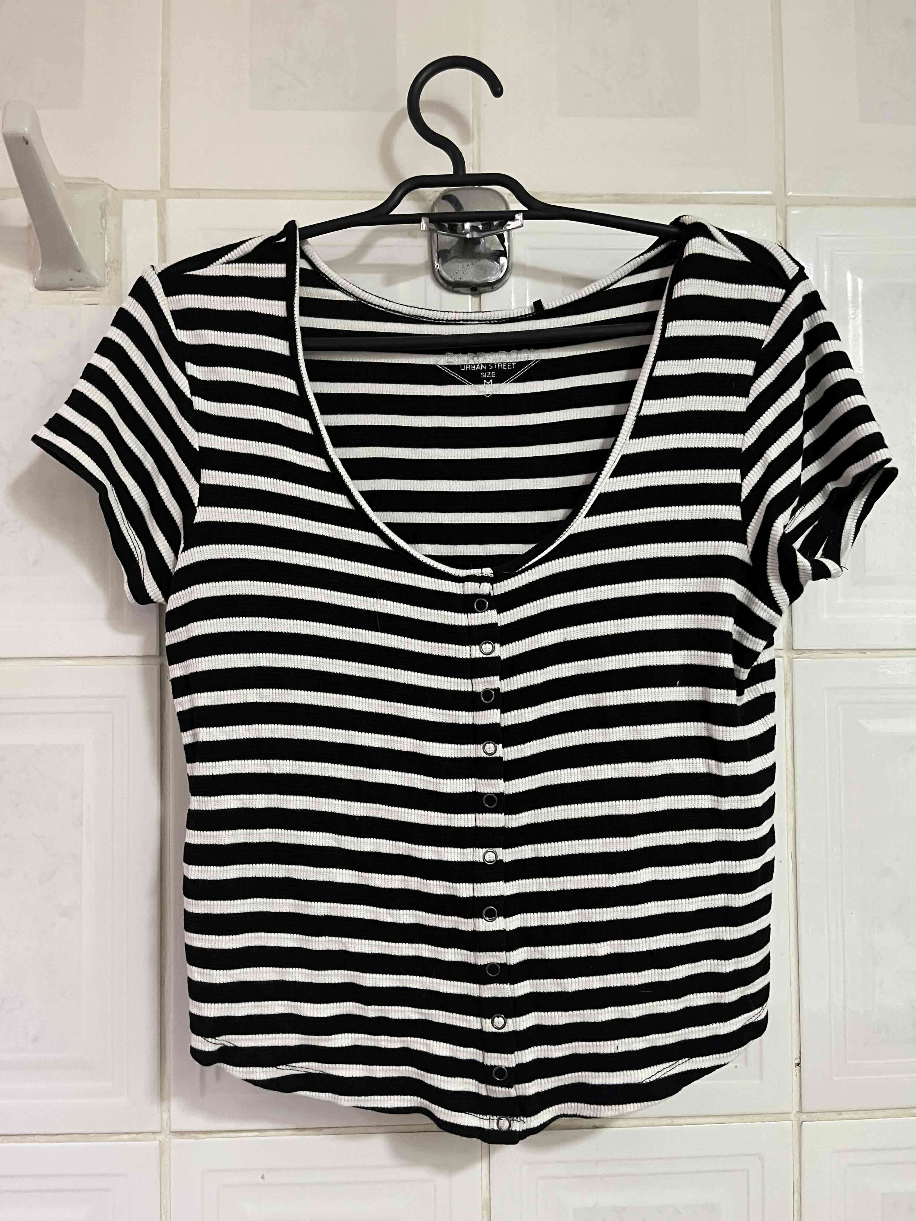 Polera rayada blanco y negro barbados talla M - miniatura 1