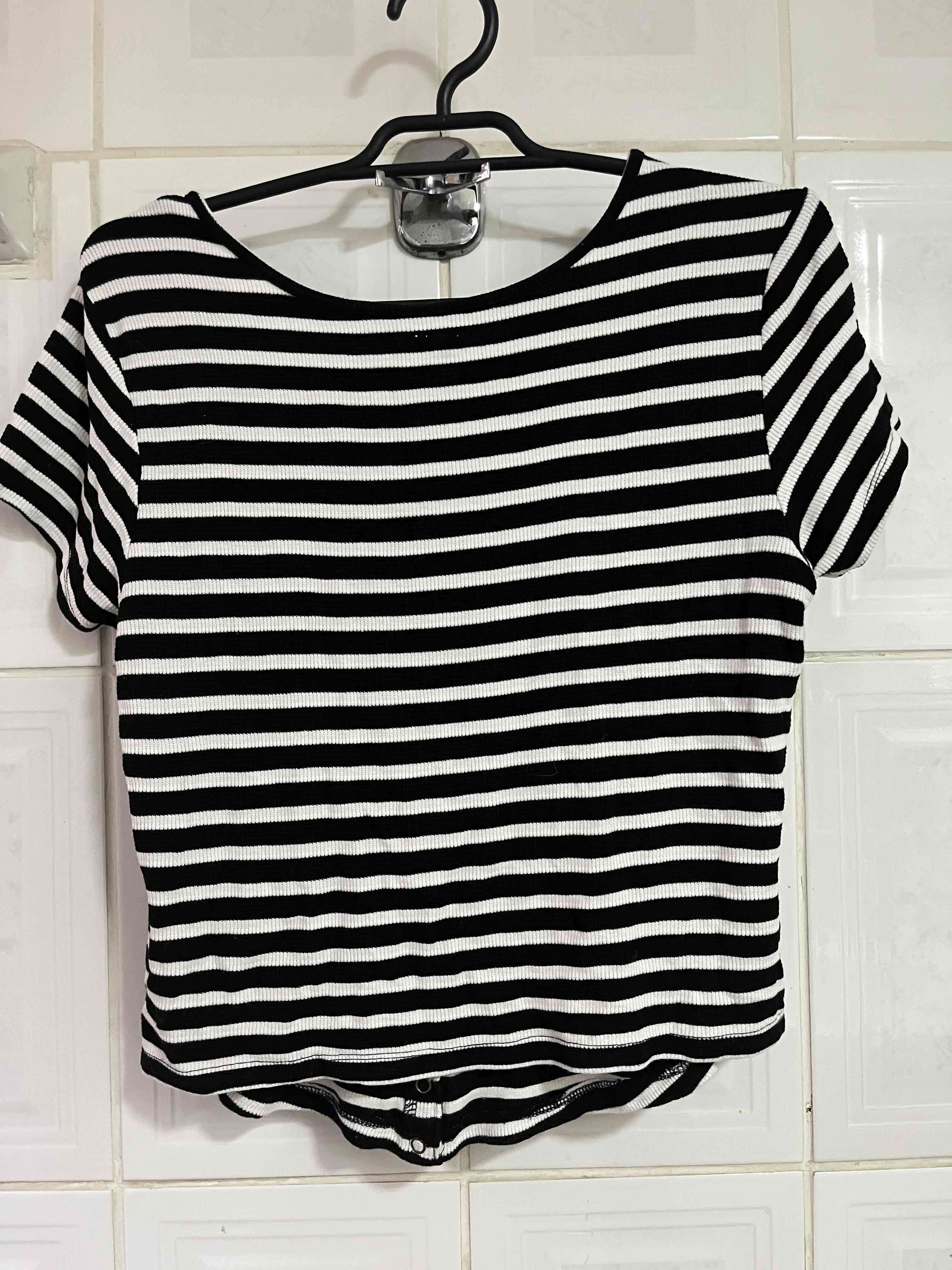 Polera rayada blanco y negro barbados talla M - miniatura 2