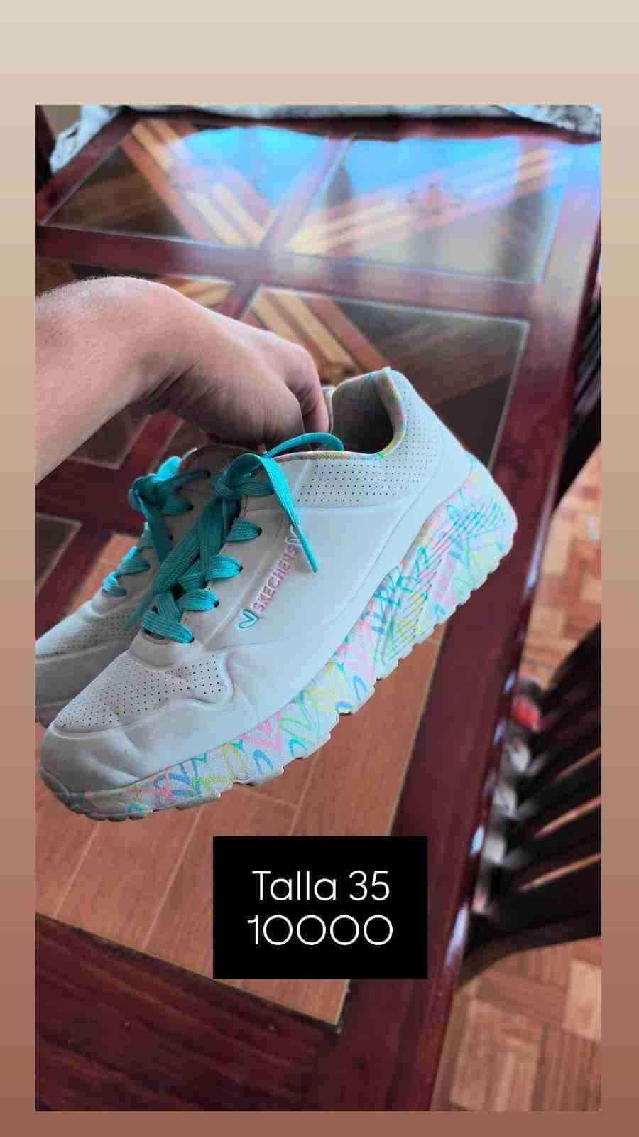 Zapatillas deportivas blancas coloridas - miniatura 1