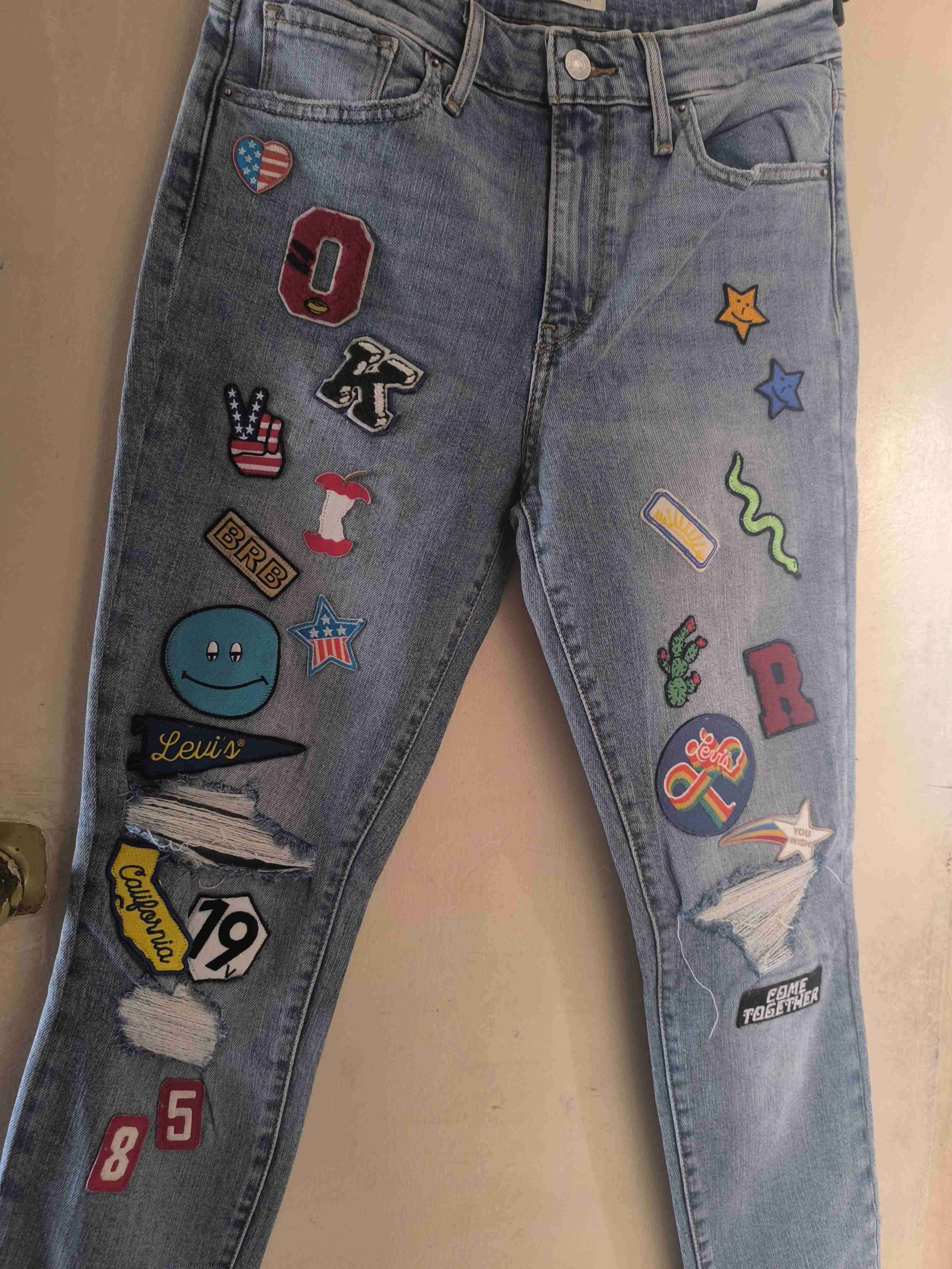 Jeans Levi's con parches decorativos - miniatura 1