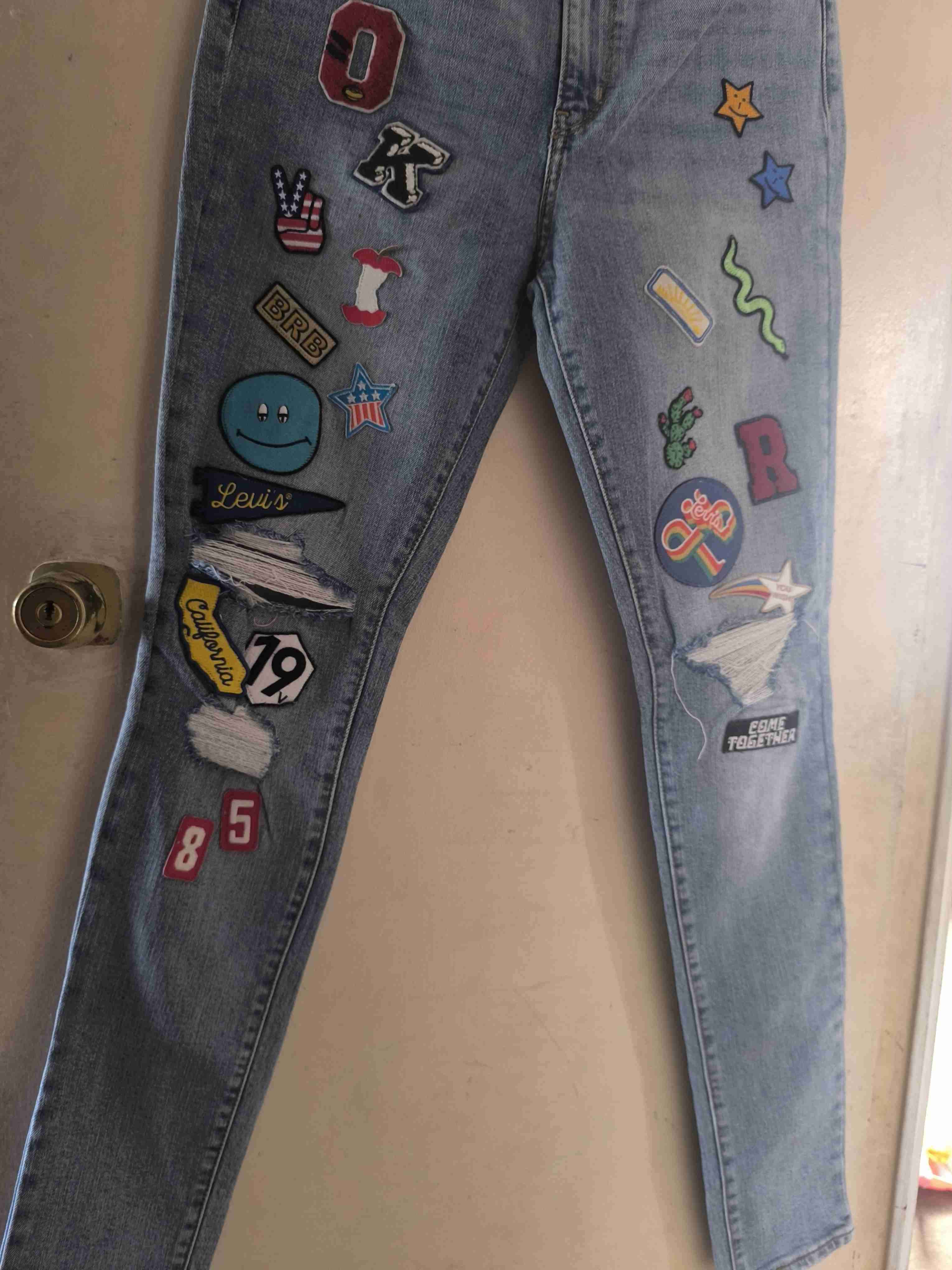Jeans Levi's con parches decorativos - miniatura 2