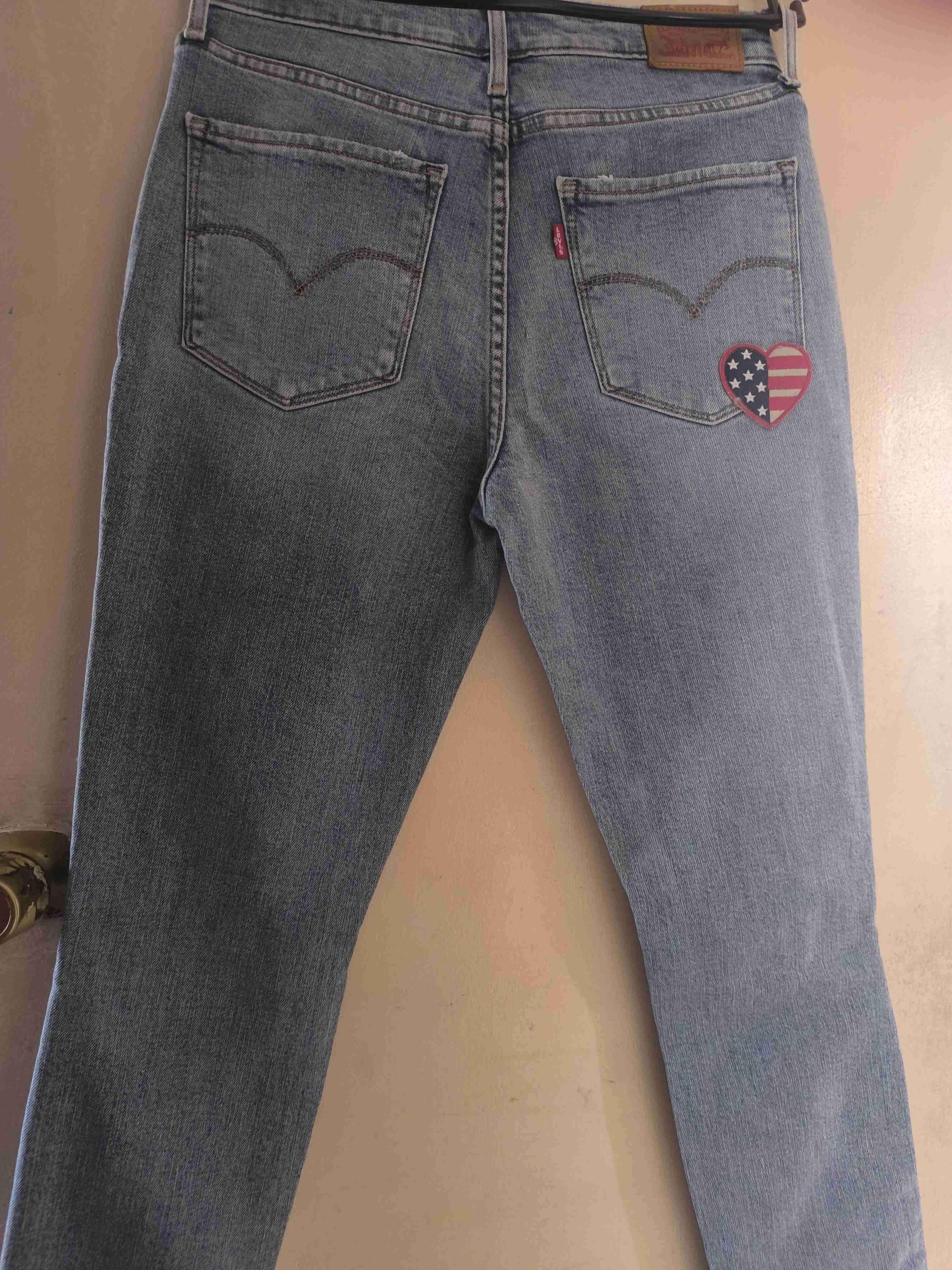 Jeans Levi's con parches decorativos - miniatura 3