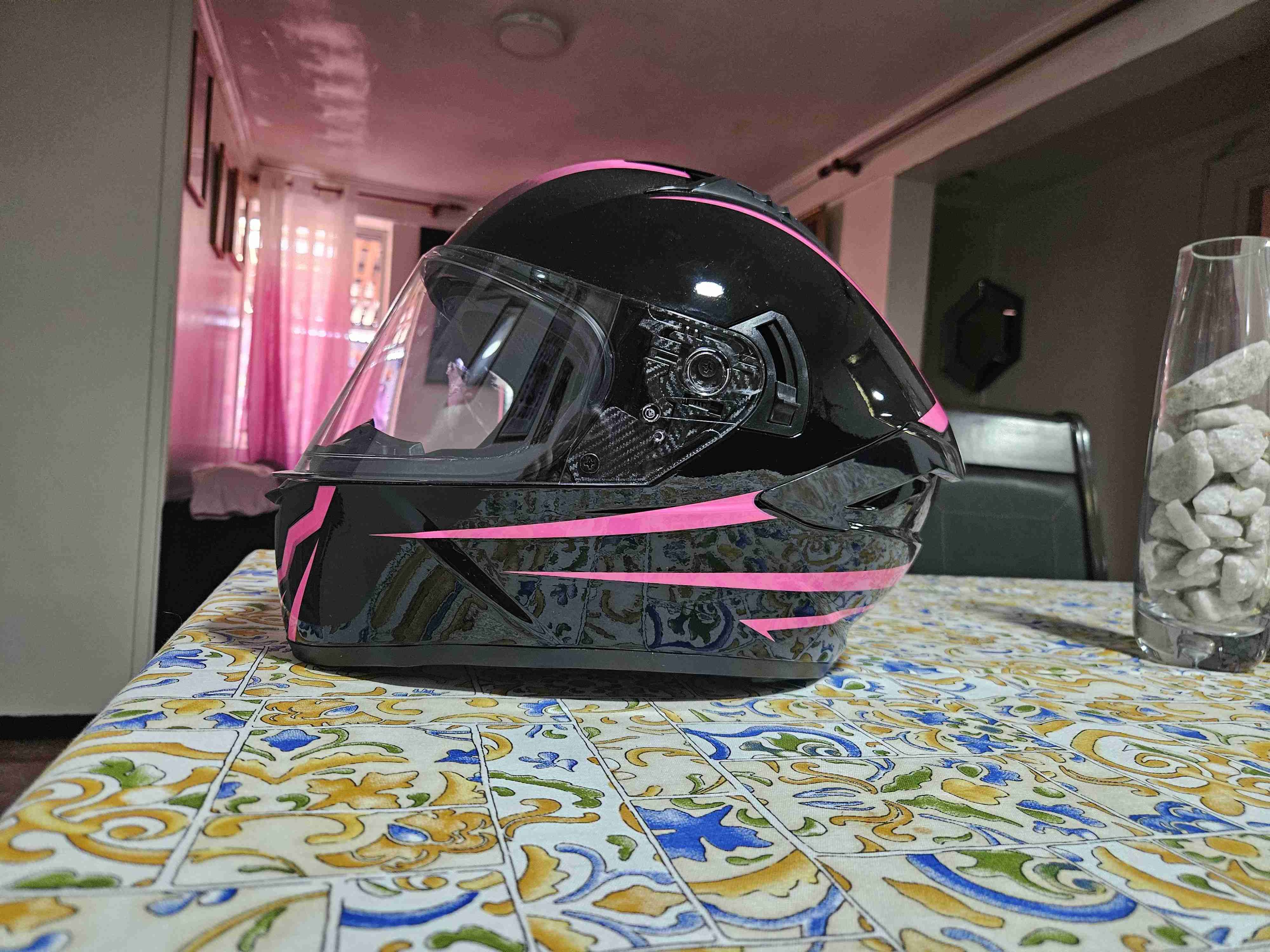 Casco de moto negro y rosa - miniatura 2