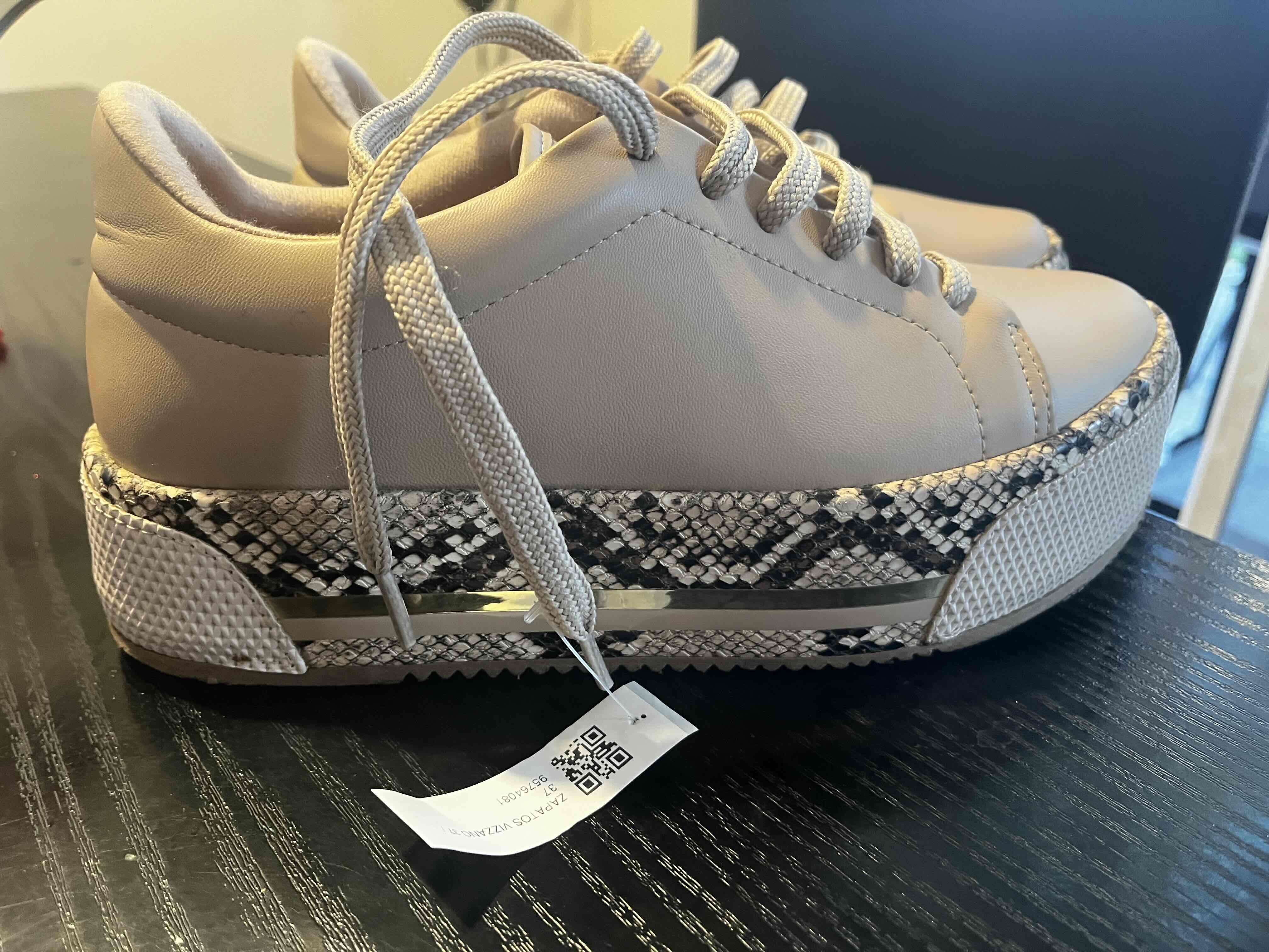 Zapatillas beige con estampado - miniatura 1