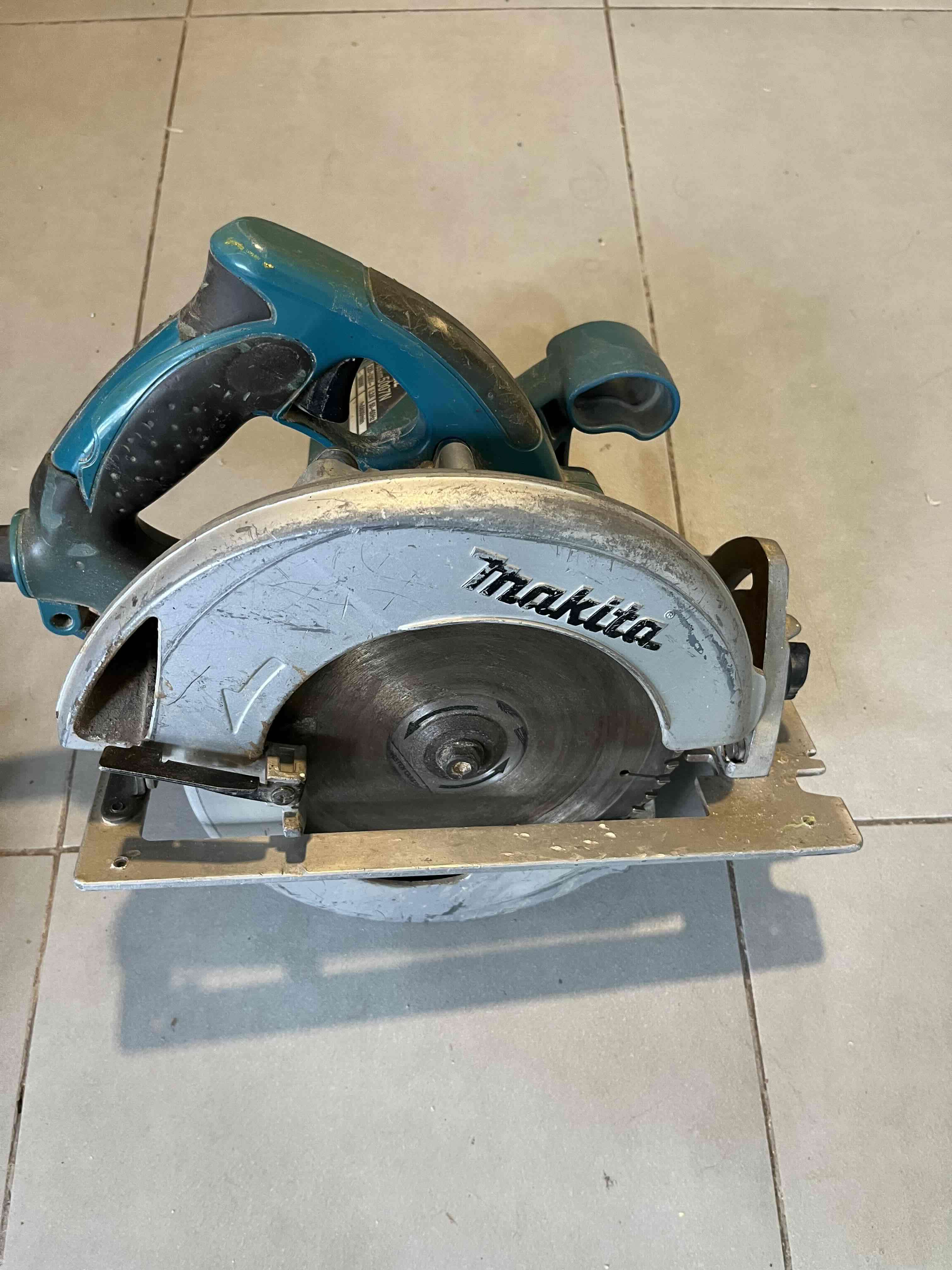 Sierra circular Makita usada - miniatura 1