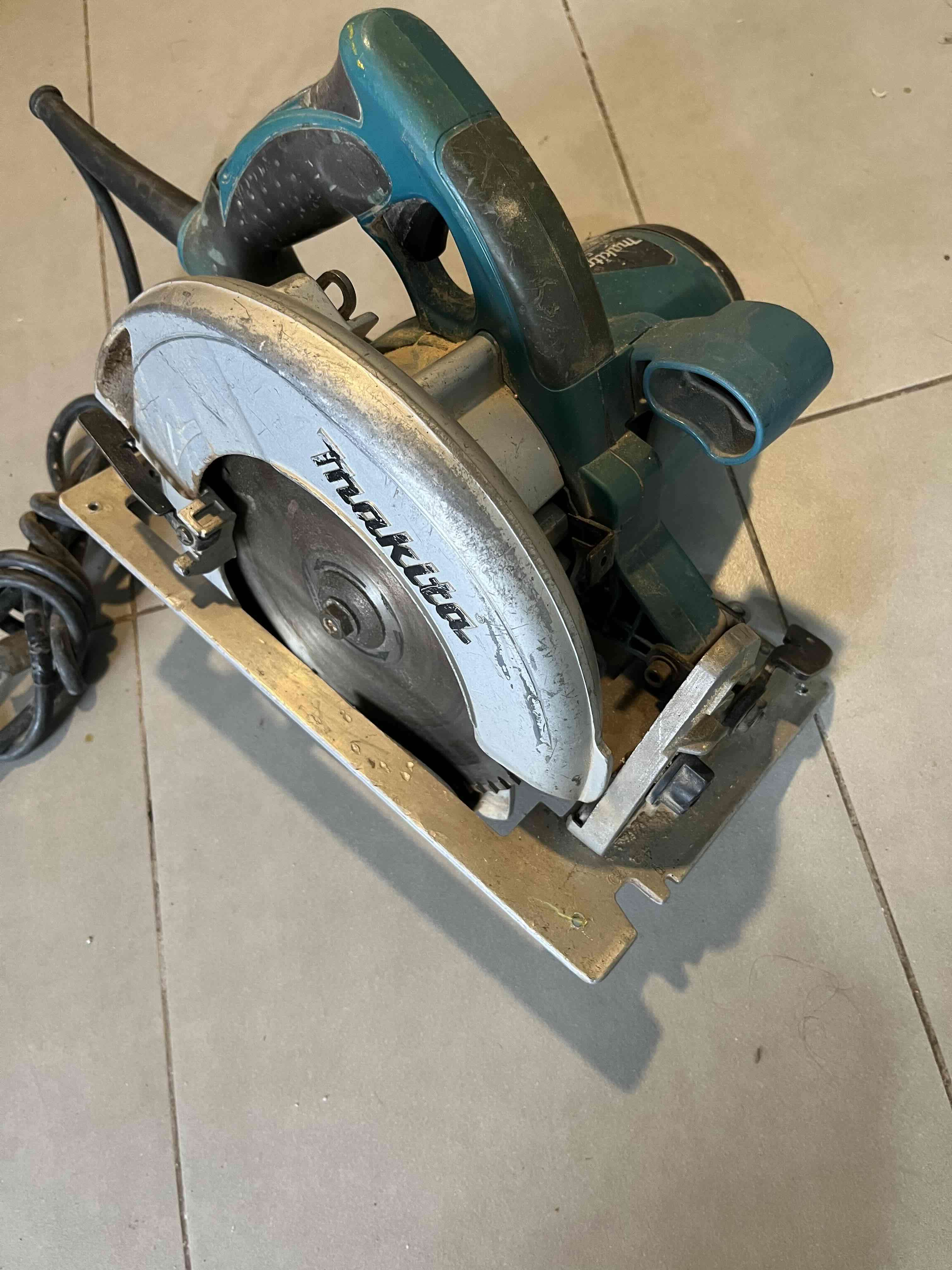 Sierra circular Makita usada - miniatura 2