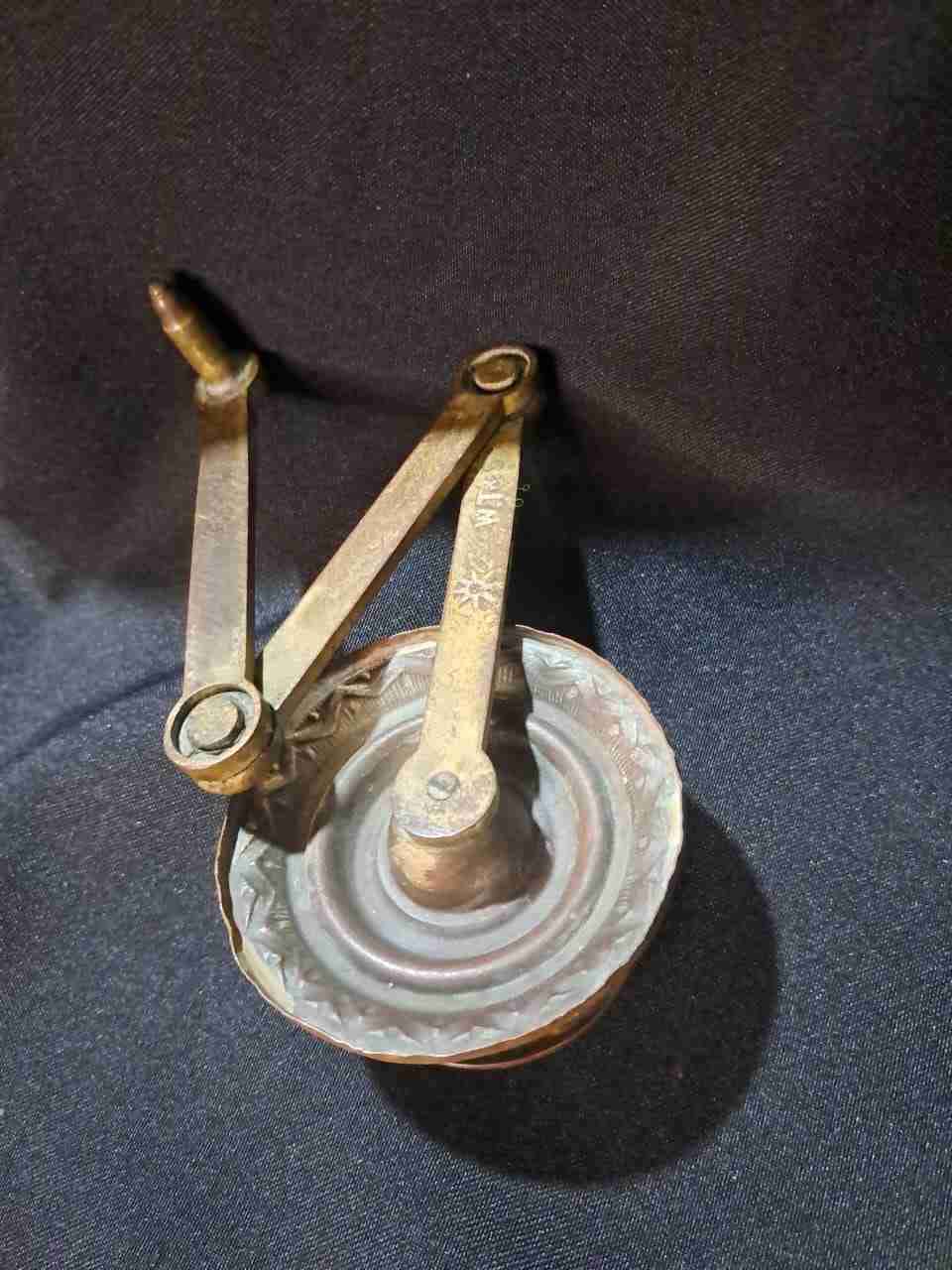 Candelabro metálico decorativo - miniatura 4