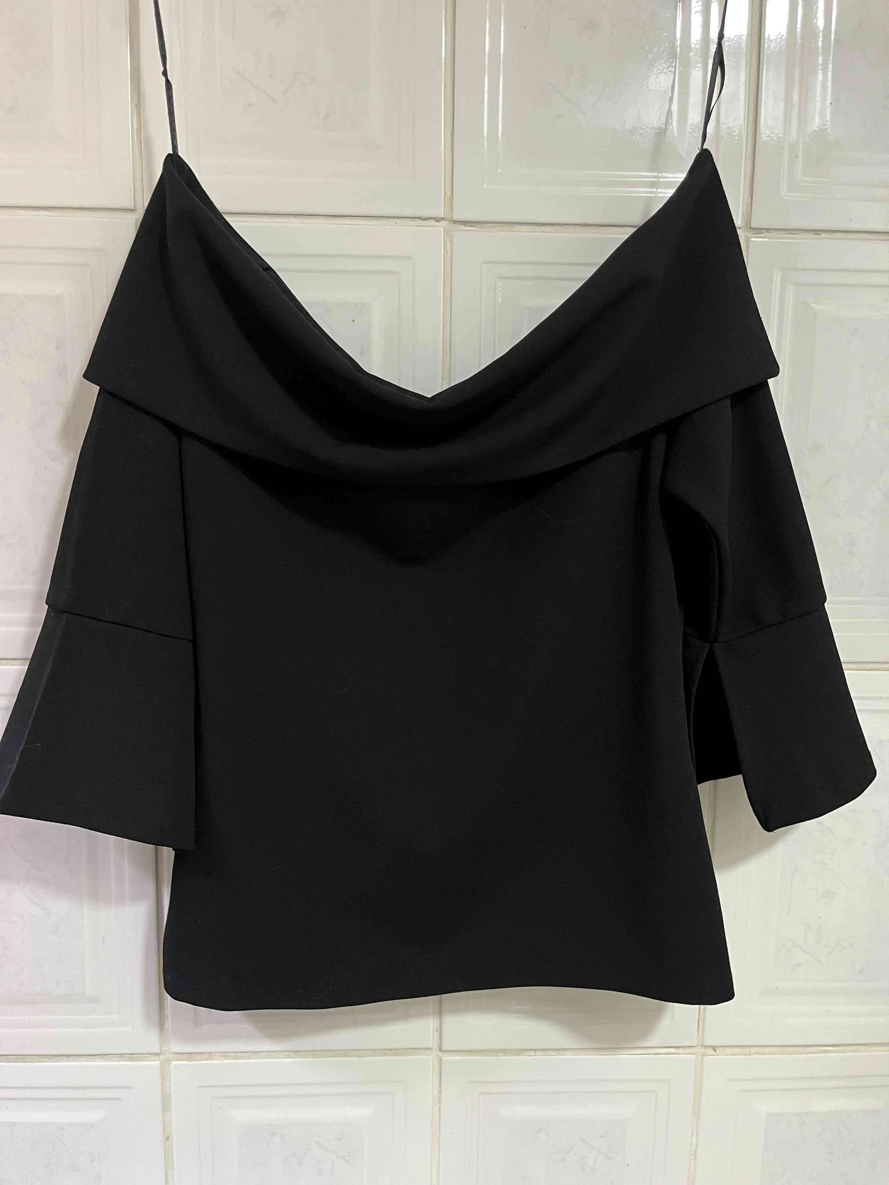 Polera negra con hombros descubiertos talla M - miniatura 1