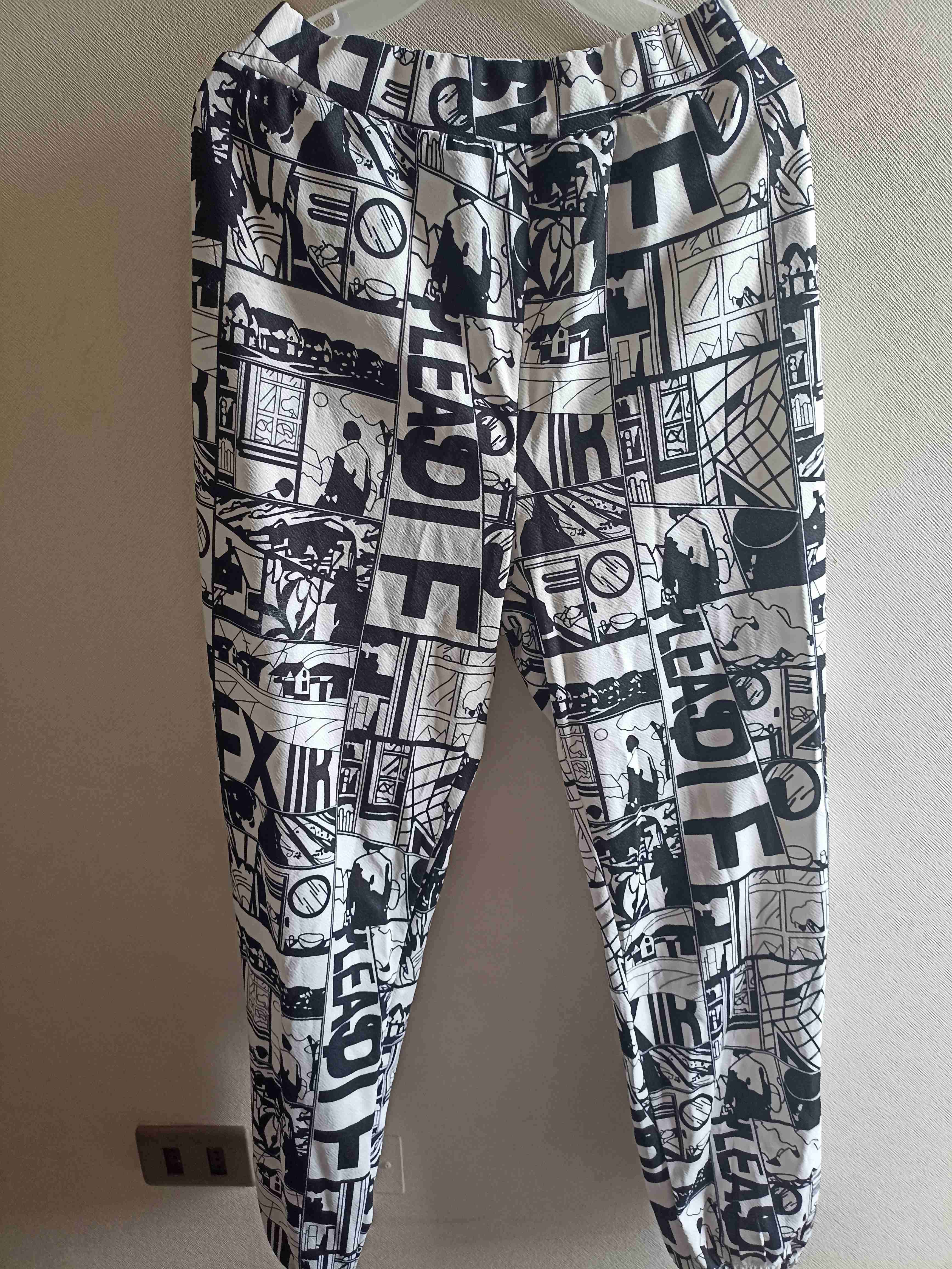 Pantalón deportivo estampado blanco y negro - 2