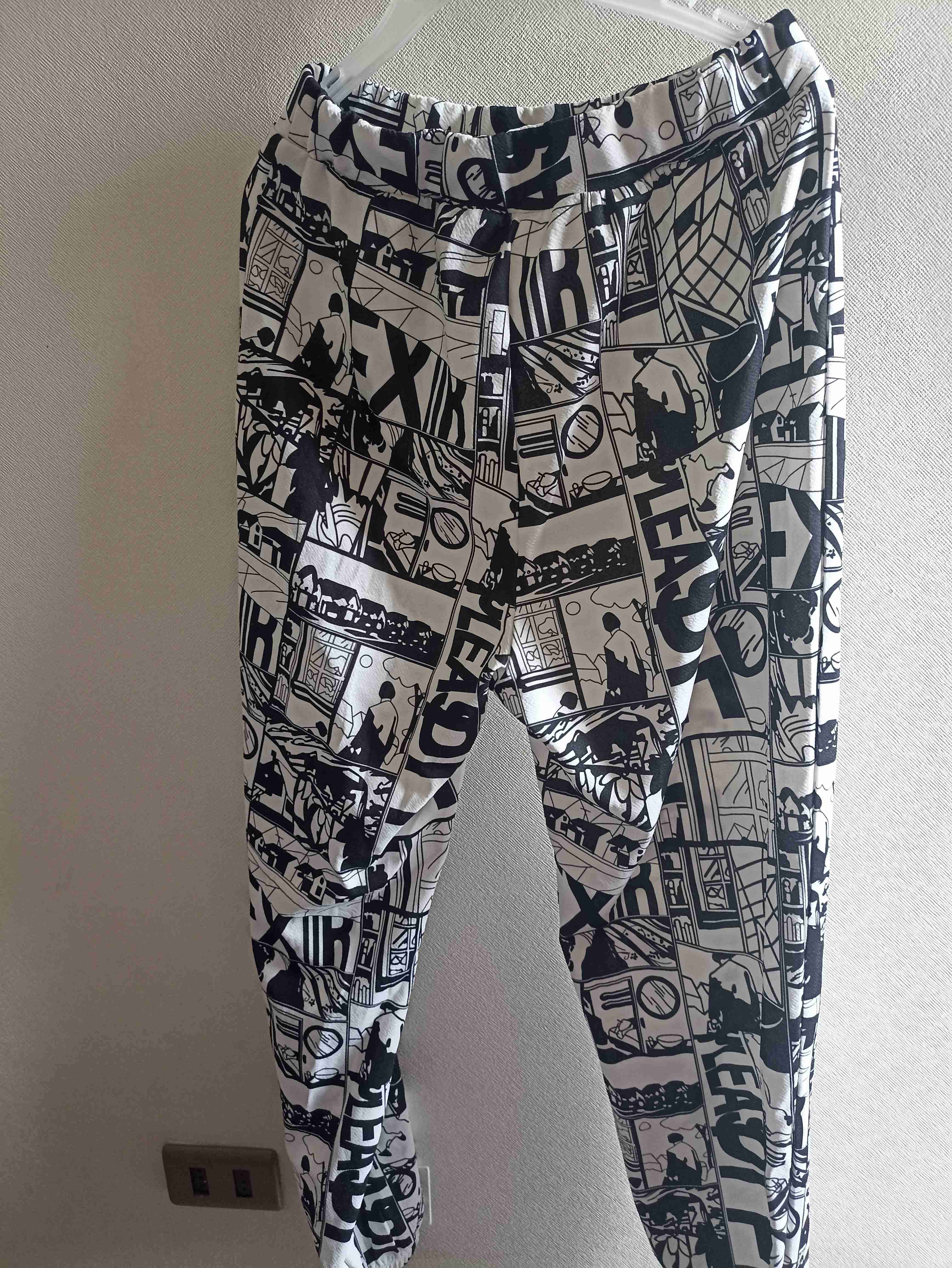 Pantalón deportivo estampado blanco y negro - 3