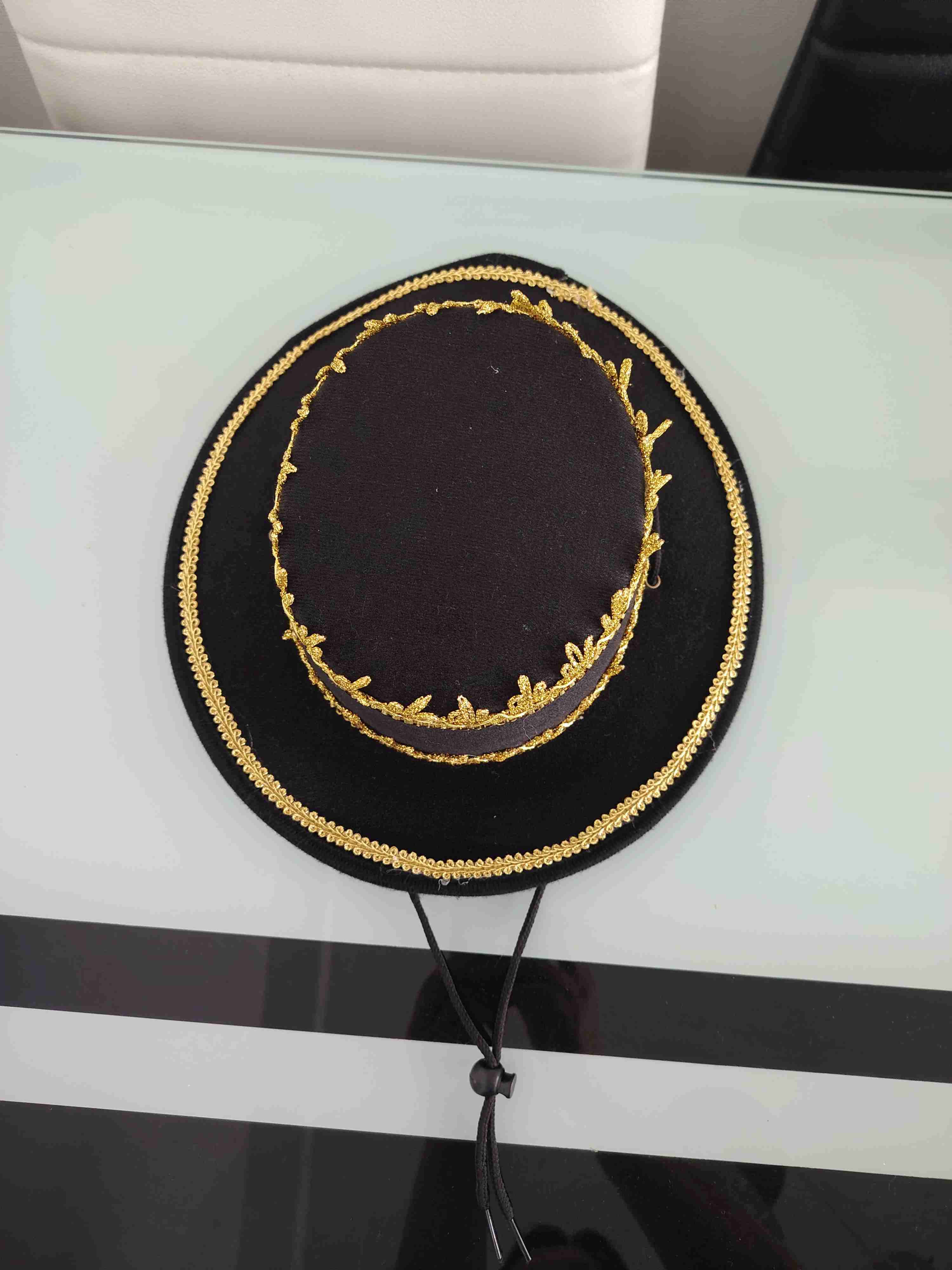 Sombrero negro con detalles dorados - miniatura 2