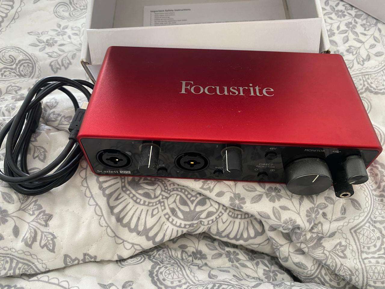 Interfaz de audio Focusrite Scarlett 2i2 - 1