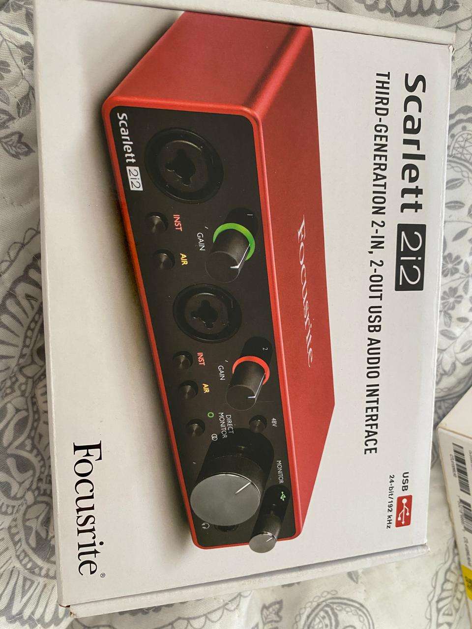Interfaz de audio Focusrite Scarlett 2i2 - 4