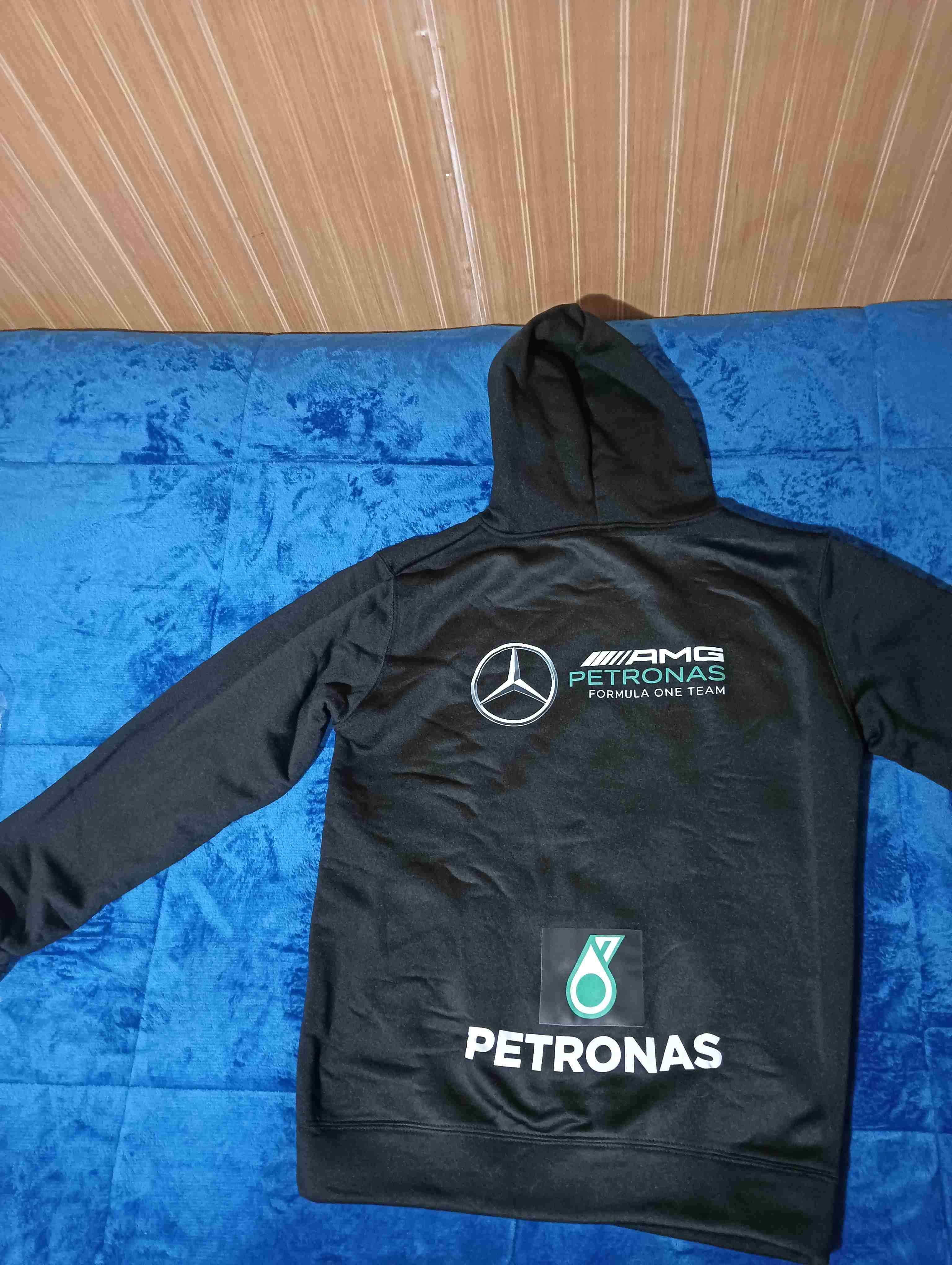 Polerón negro con capucha Mercedes - 2