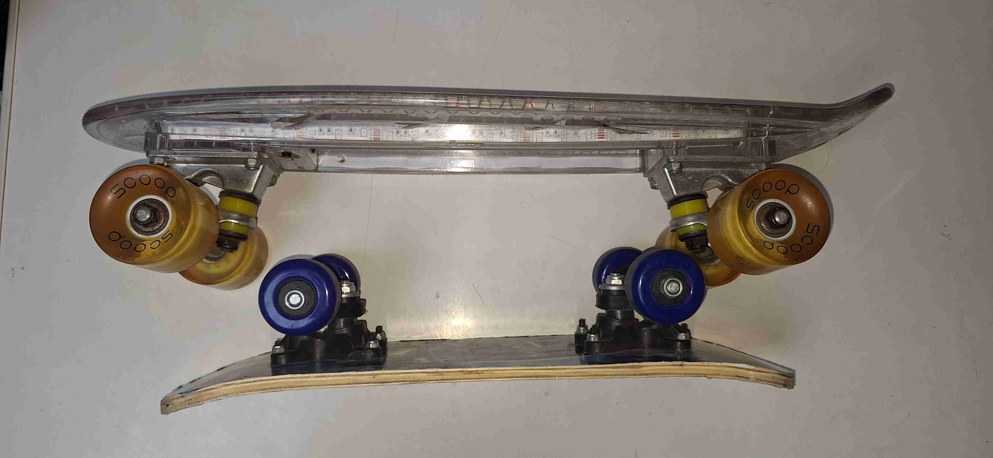 Dos patinetas estilo urbano - miniatura 2