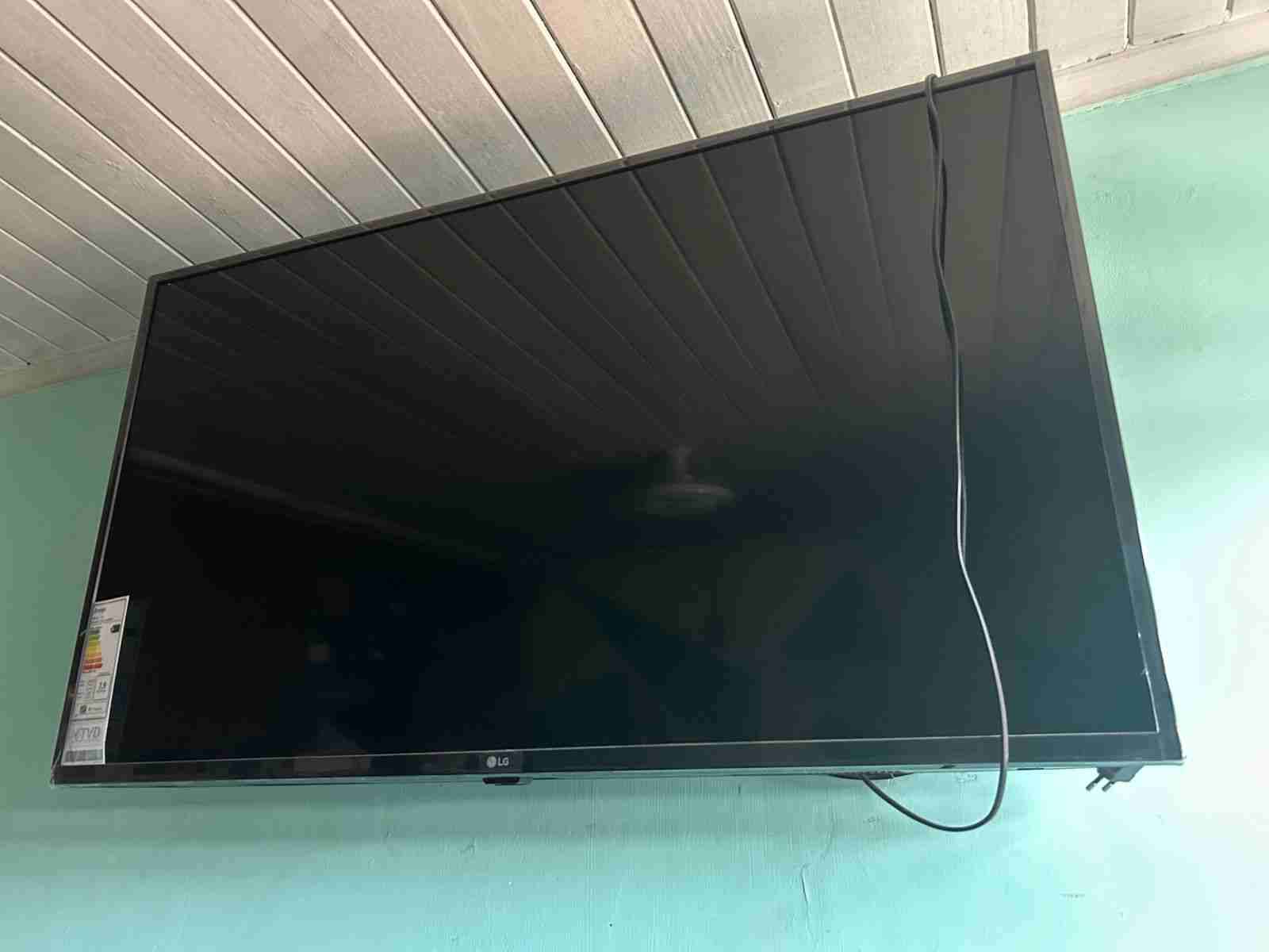 Televisor LG pantalla plana - 1