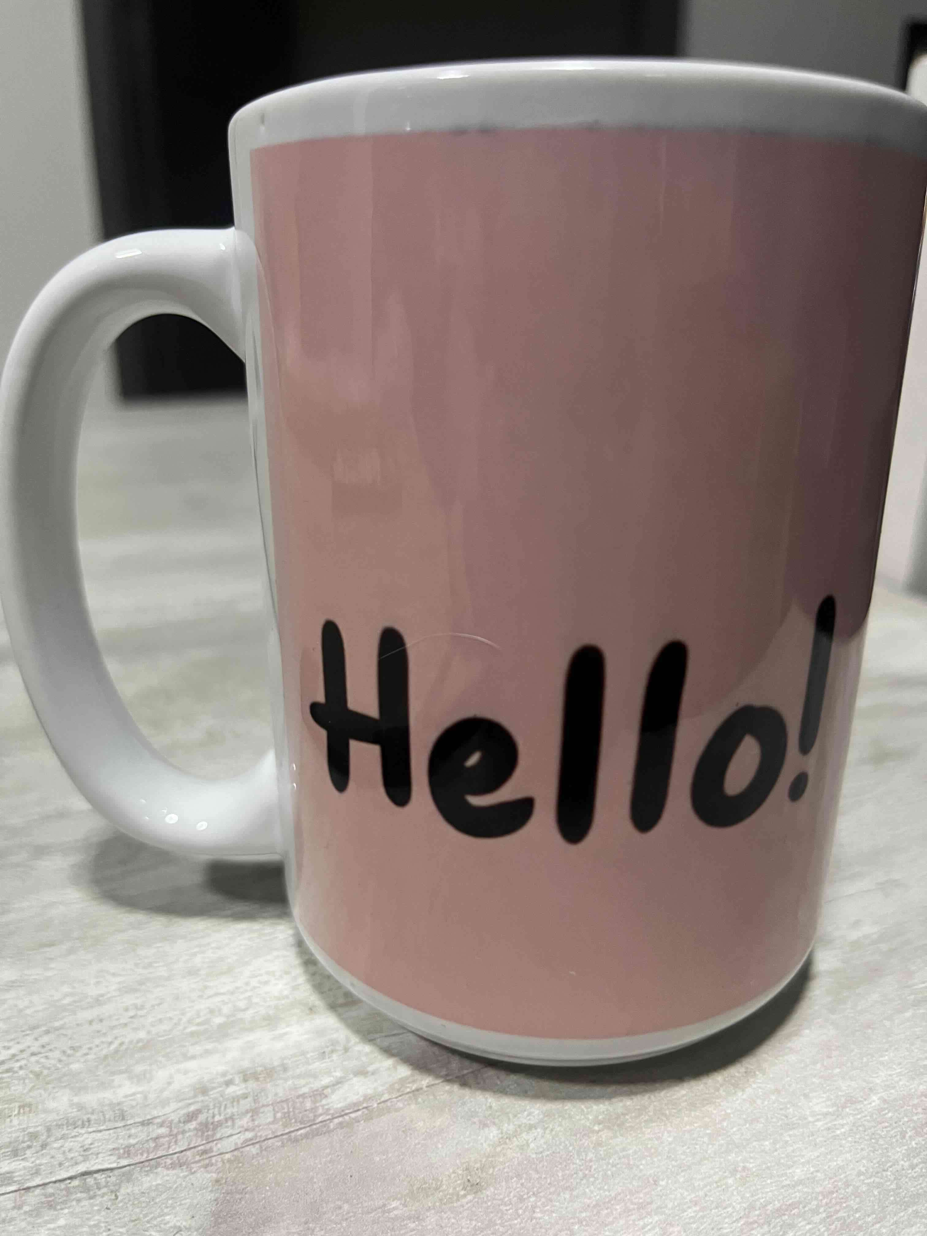Taza rosa con texto Hello - 1