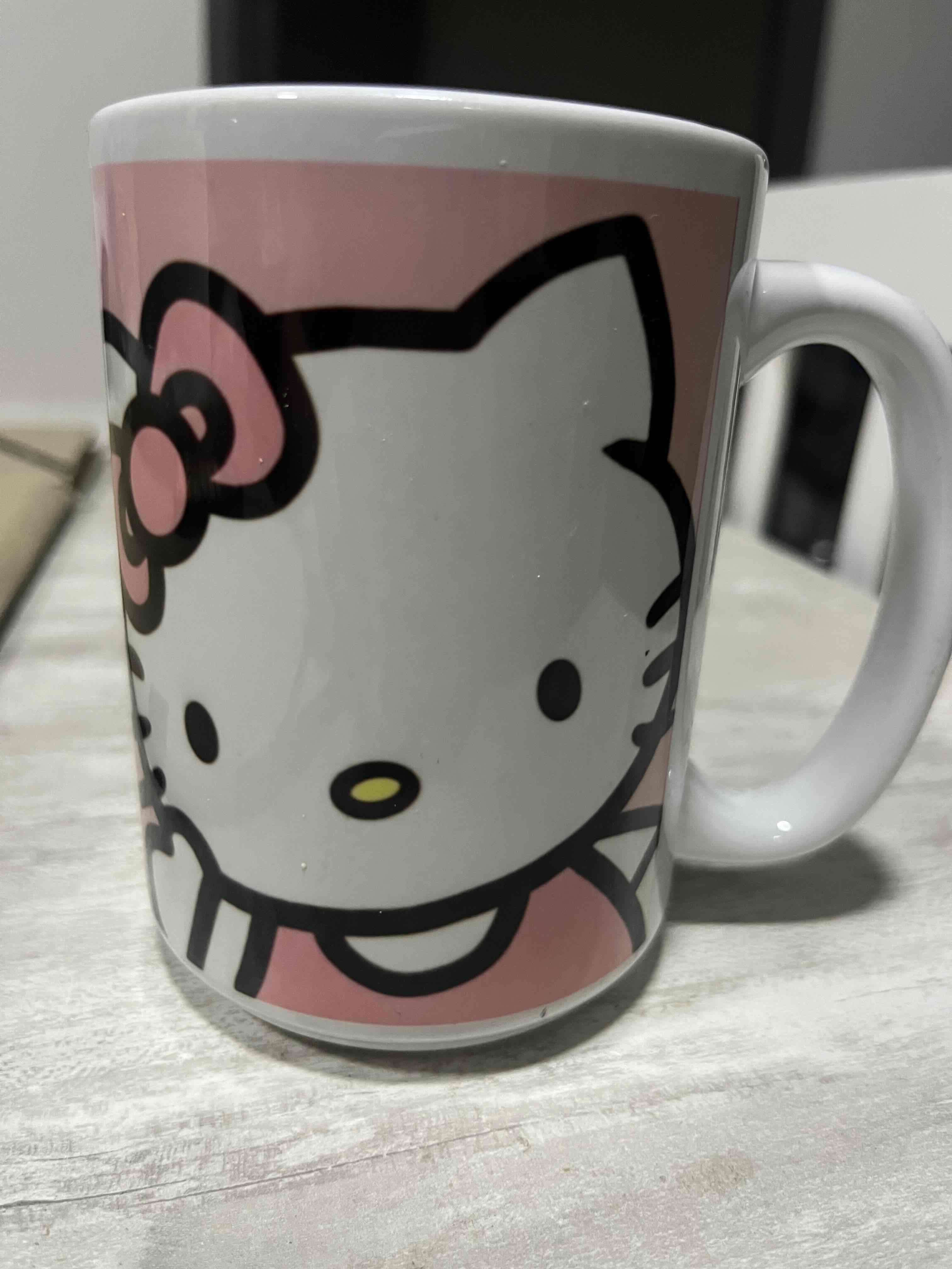 Taza rosa con texto Hello - 2