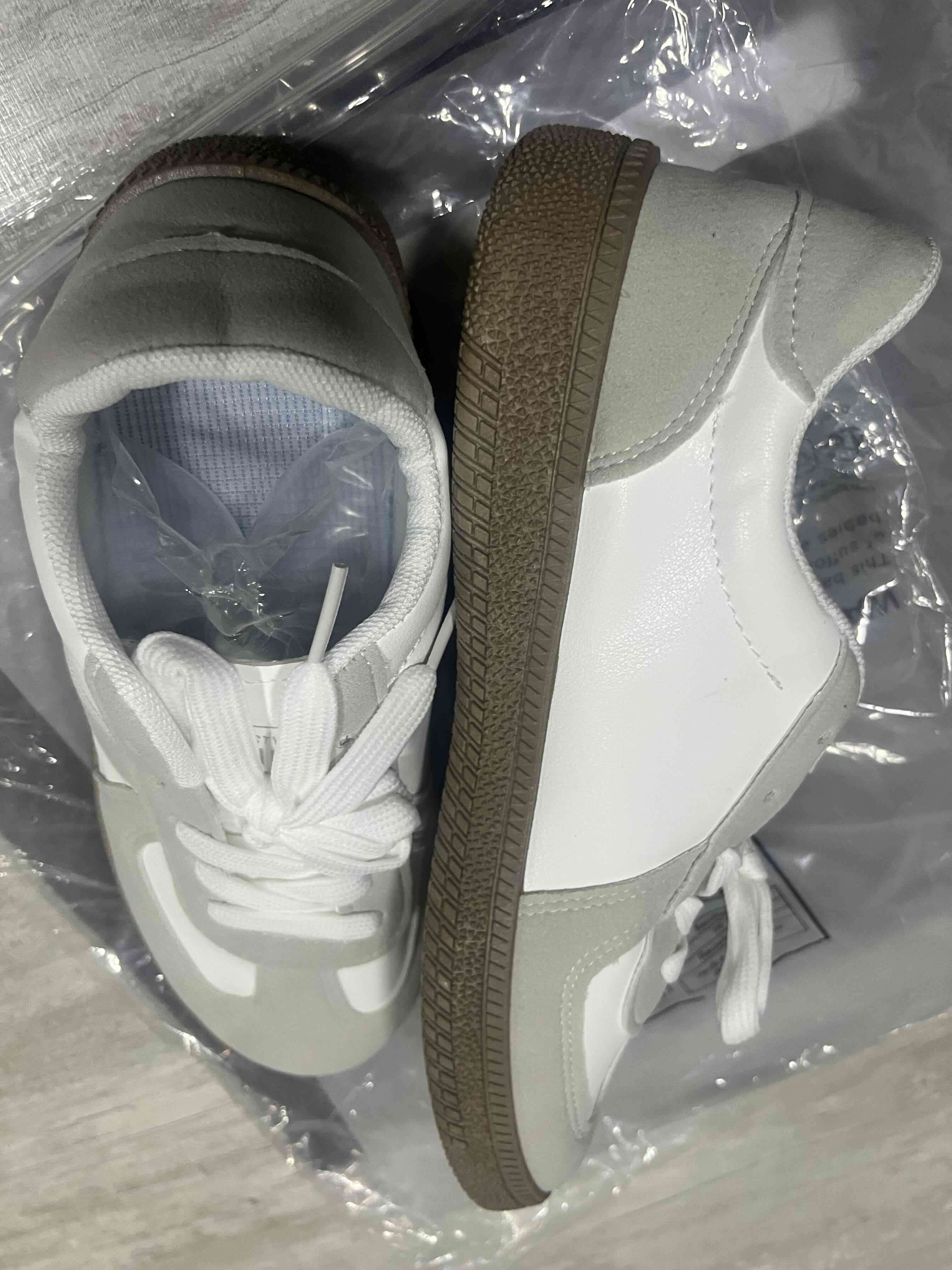 Zapatillas blancas deportivas - miniatura 2