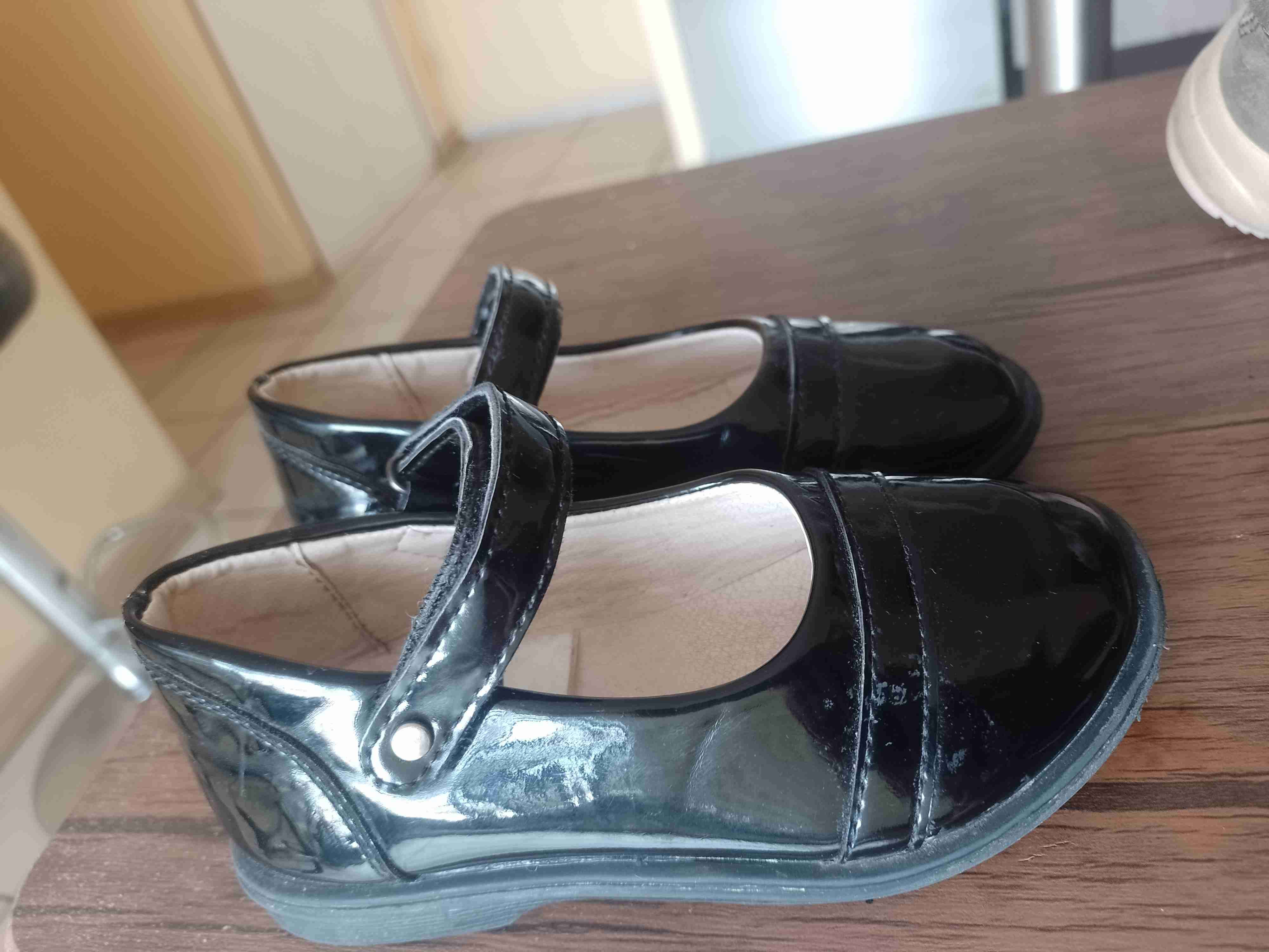 Zapatos negros con diseño floral - miniatura 3