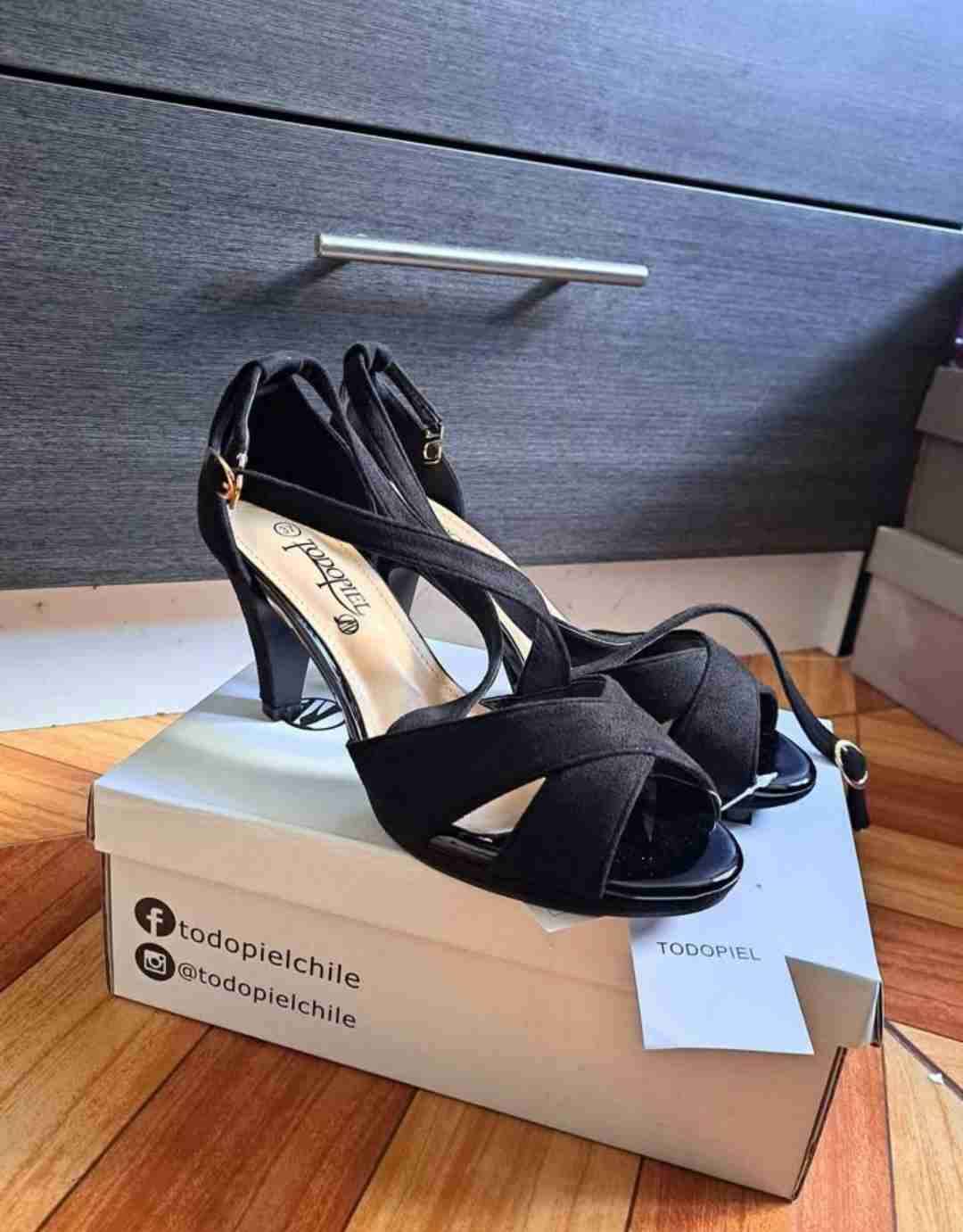 Tacones abiertos negros - miniatura 2