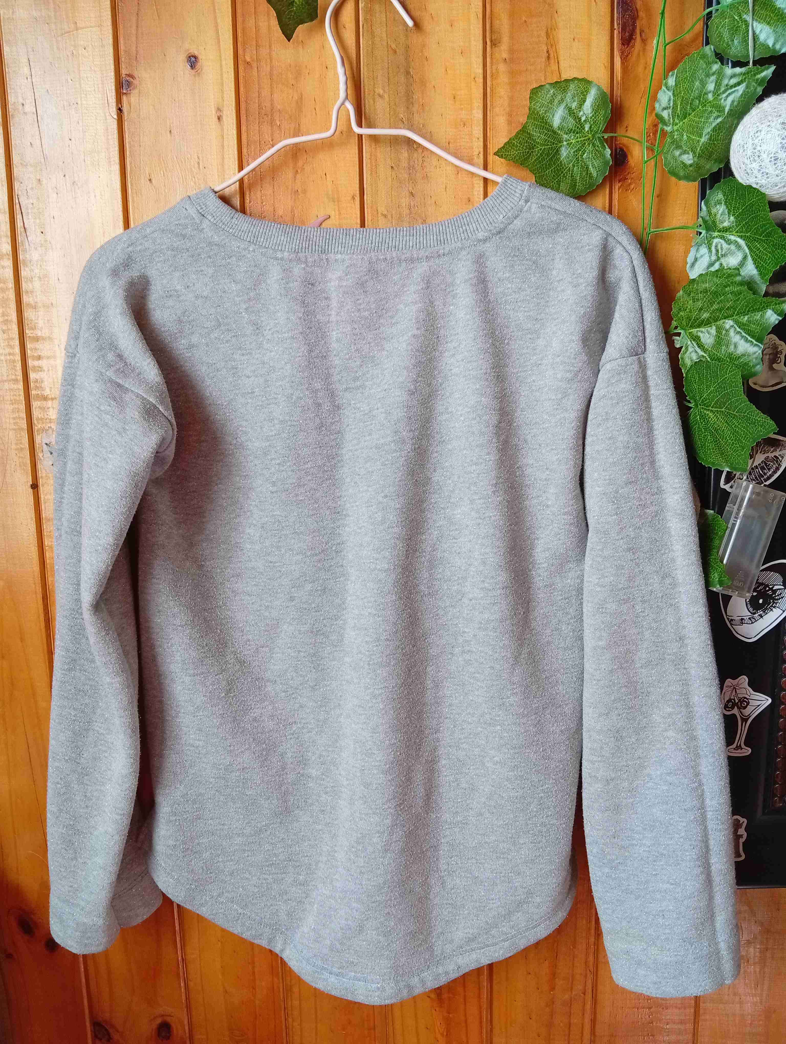 Polerón gris con brillos, estampado de cebra - 3