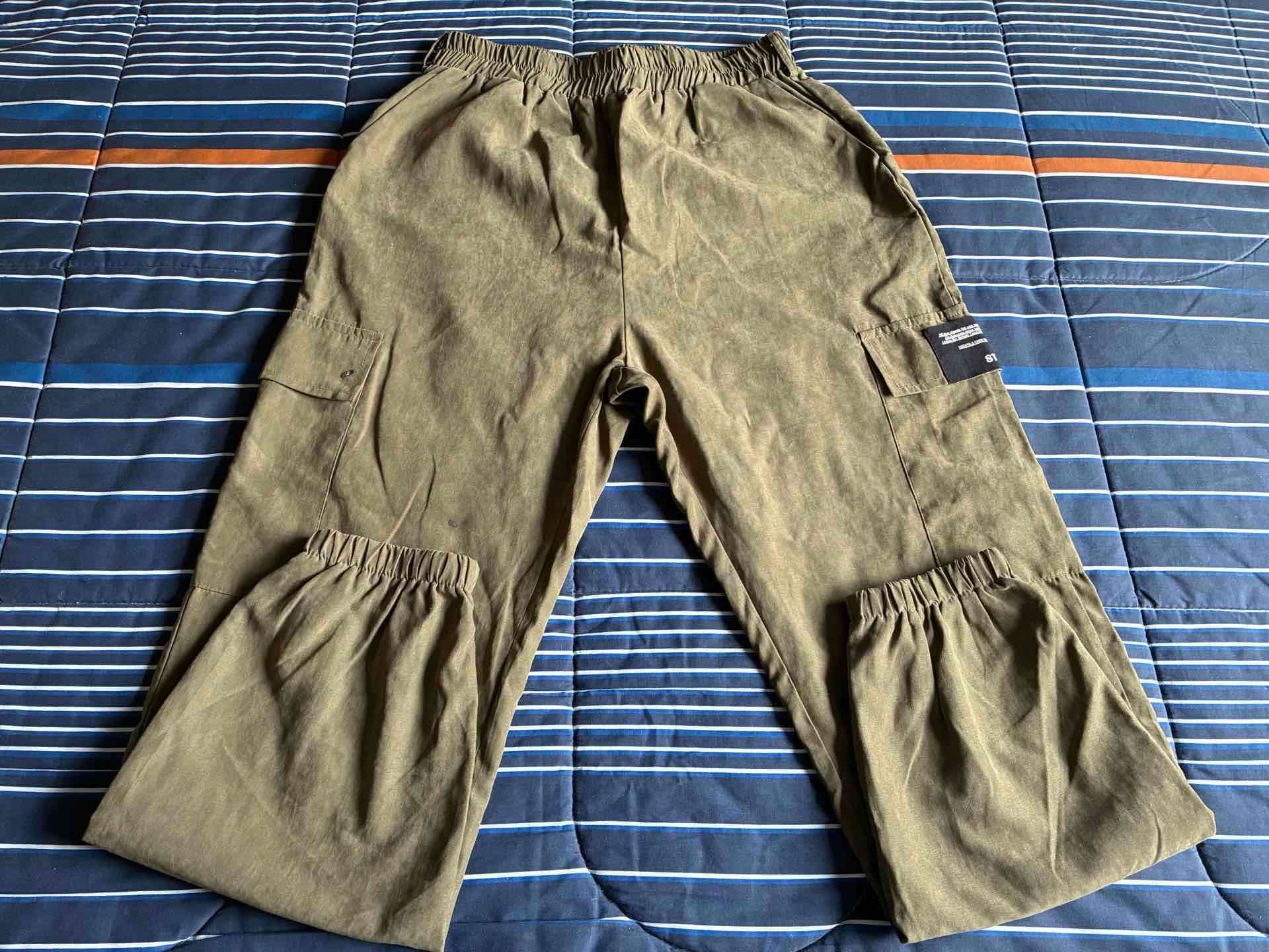 Pantalones cargo, marca Shein, talla S - 1