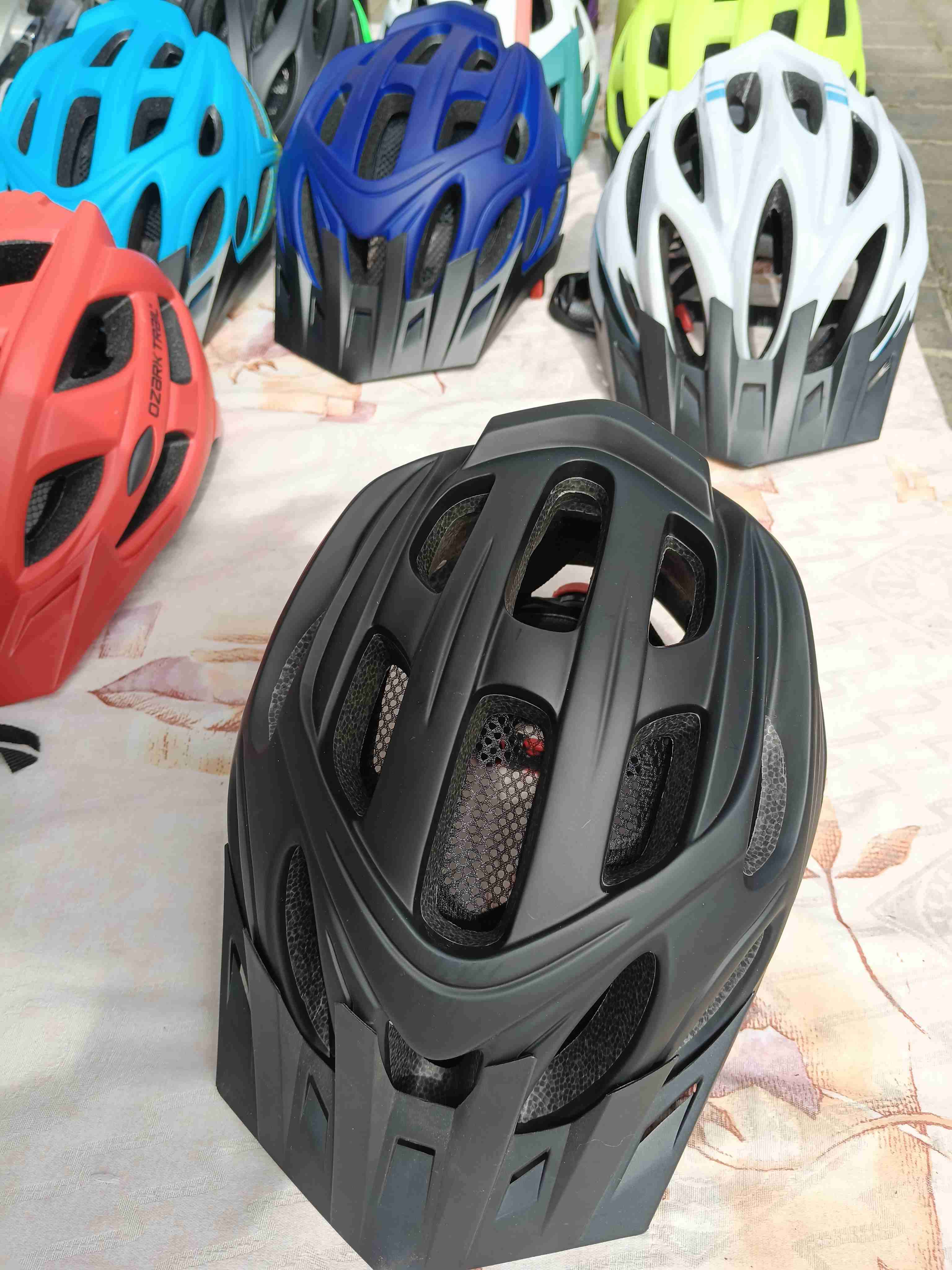 Casco bicicleta negro y rosado - 2