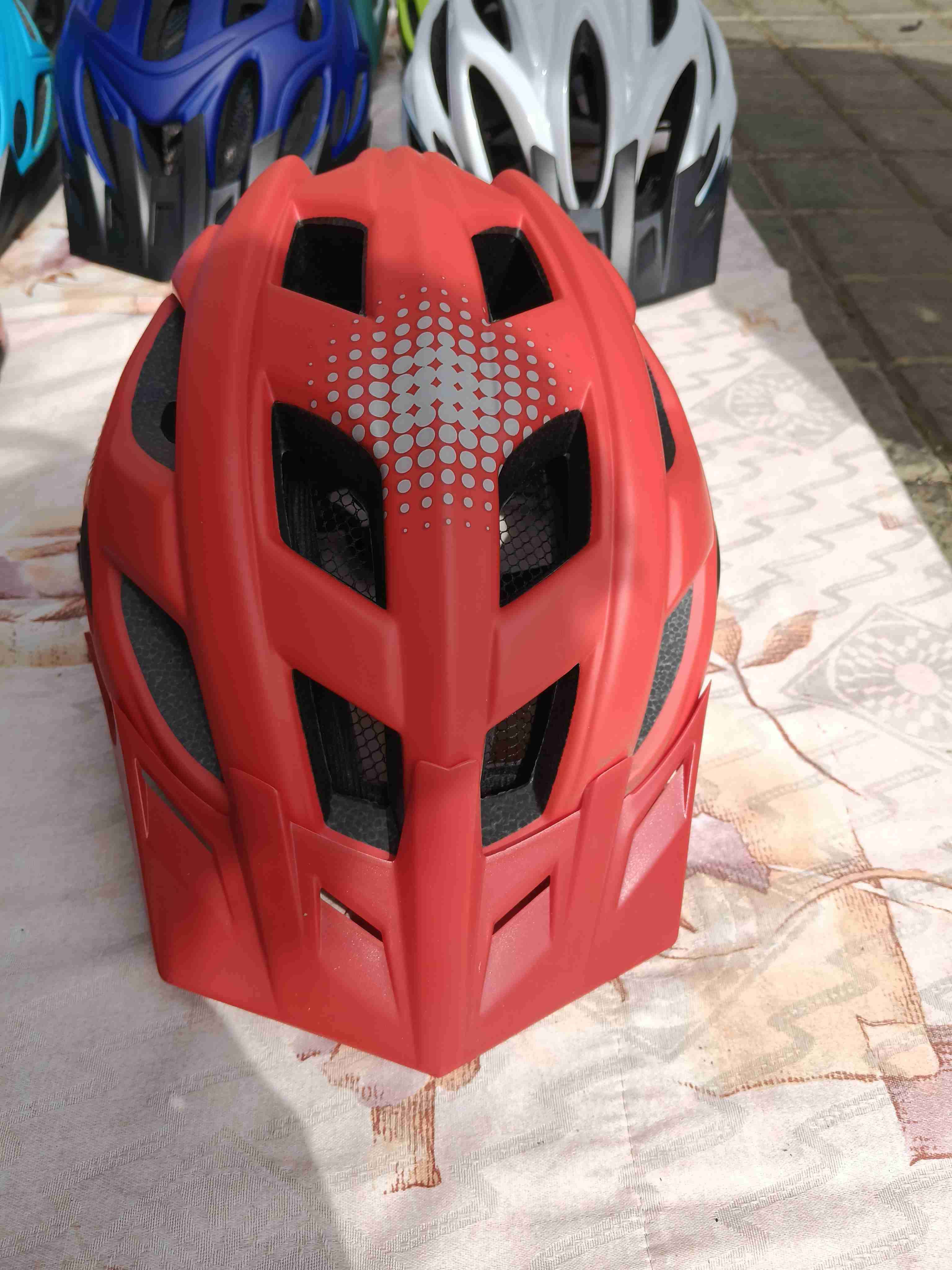 Casco rojo para ciclismo - 1