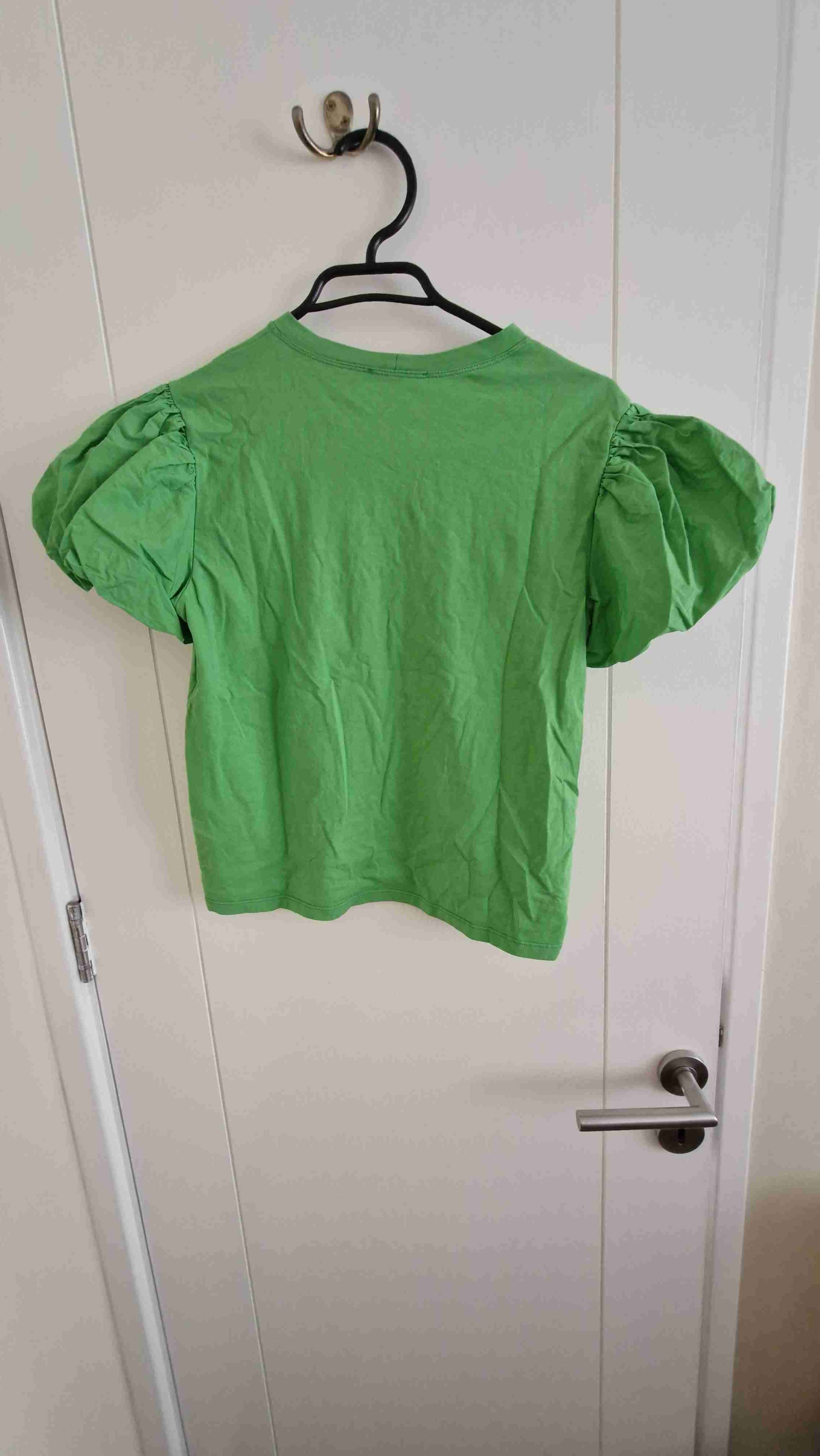 Polera verde manga abullonada - miniatura 2