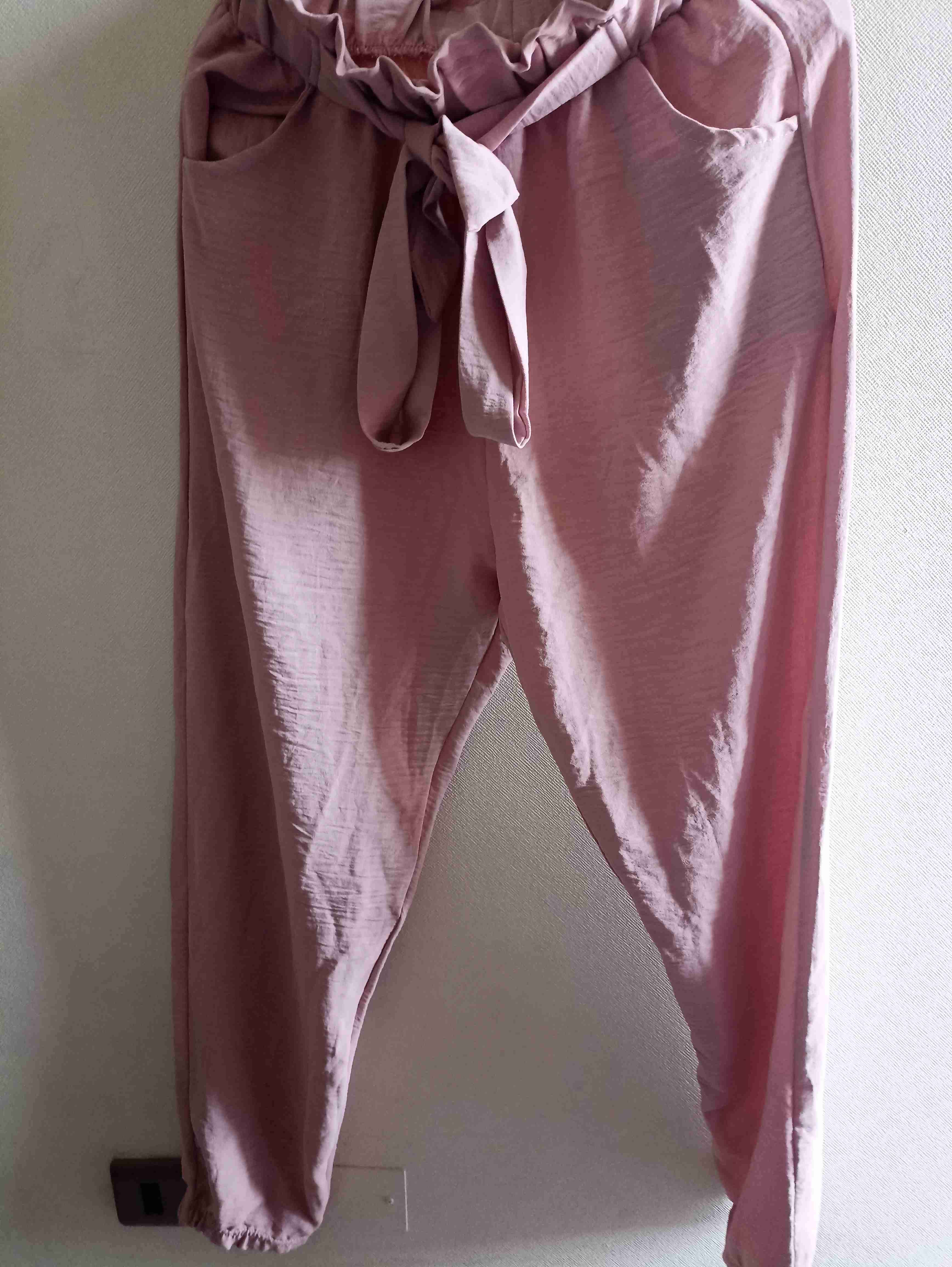 Pantalón rosado con lazo - 1