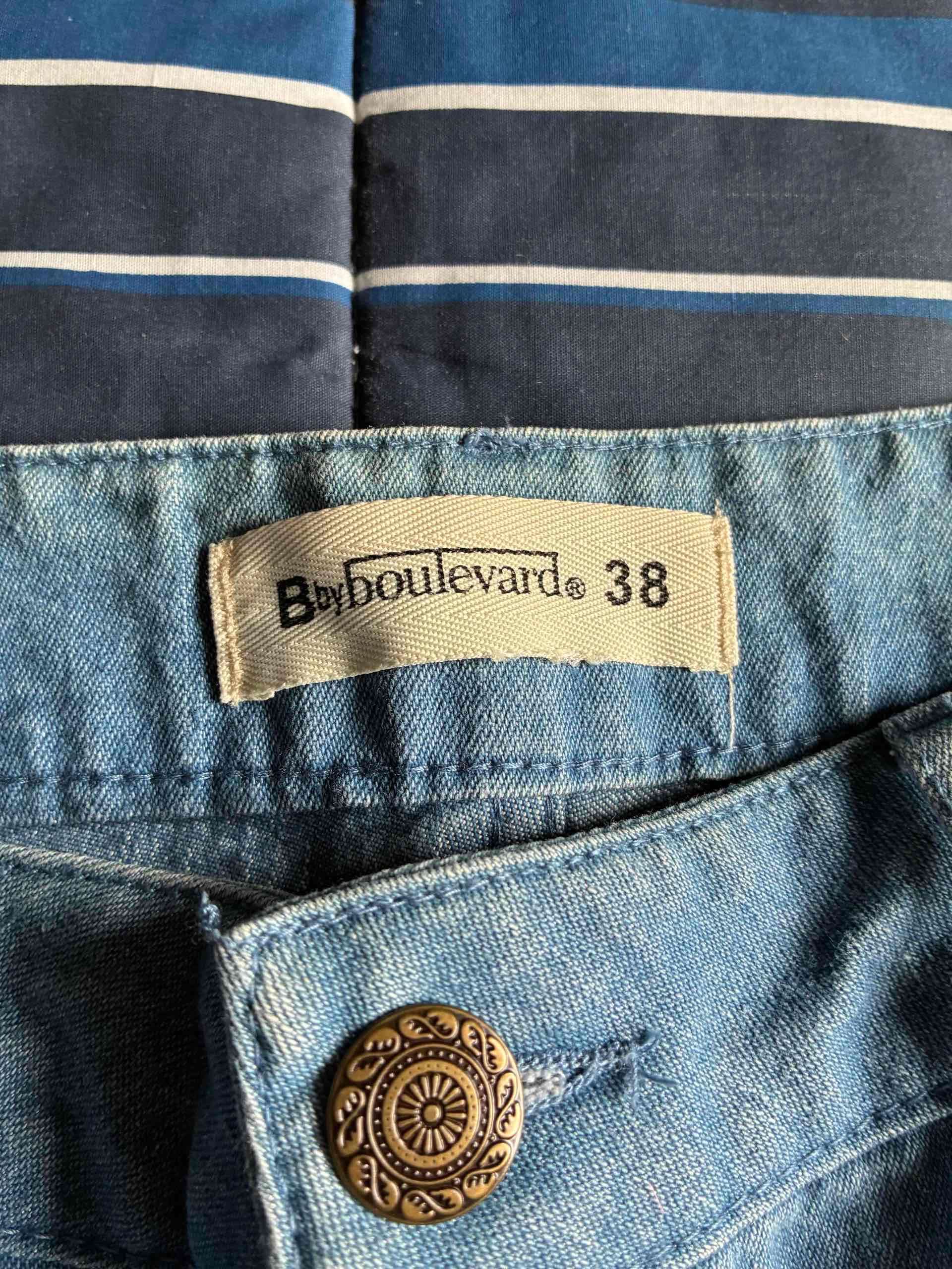 Shorts jeans, marca Boulevard, talla 38 - miniatura 3
