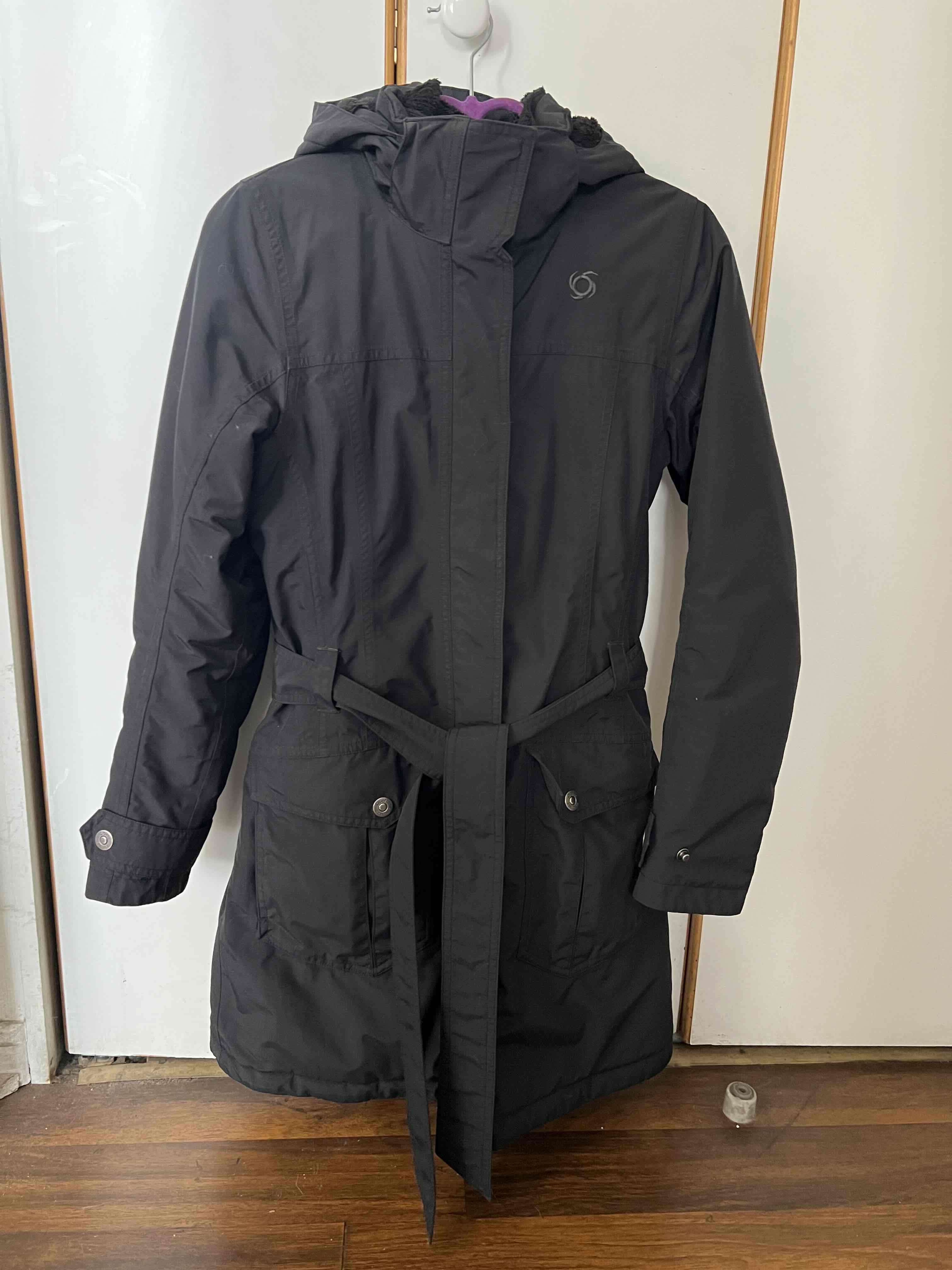 Chaqueta negra con cinturón - miniatura 1