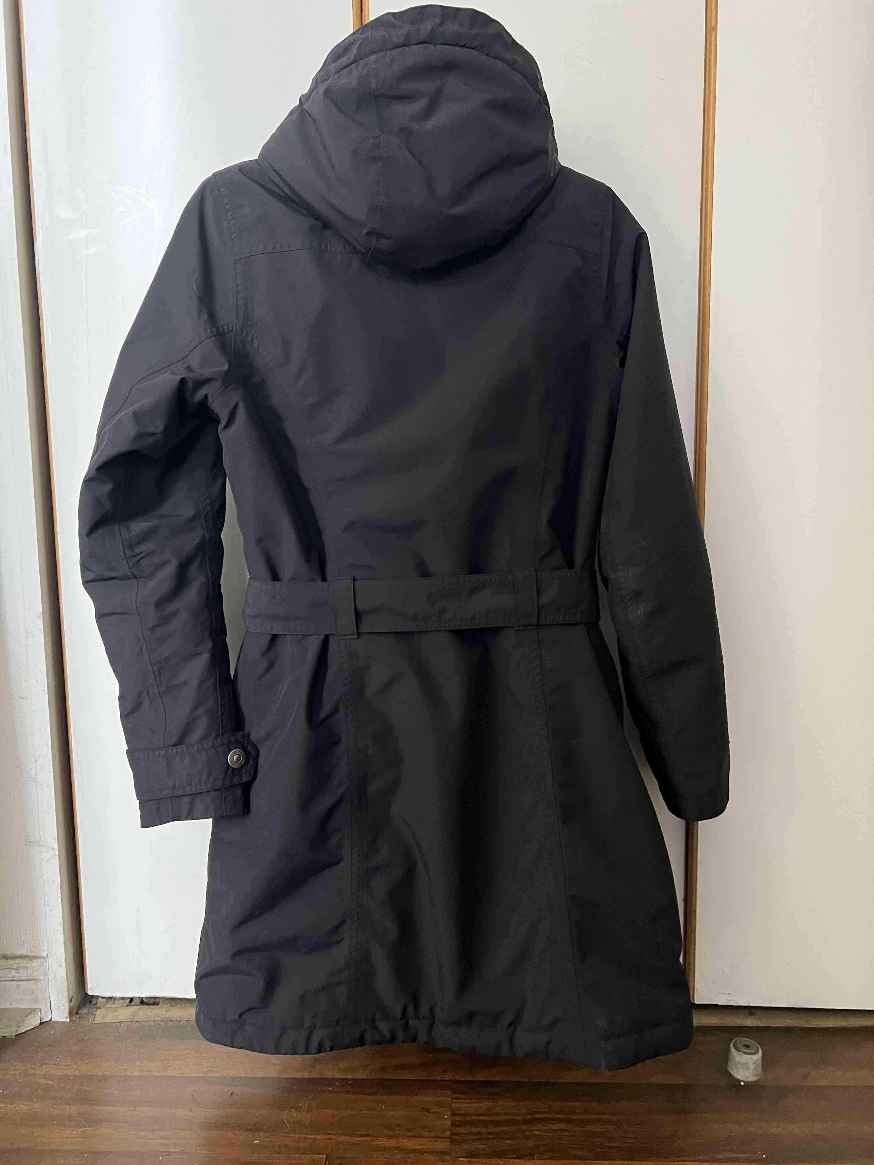 Chaqueta negra con cinturón - miniatura 2