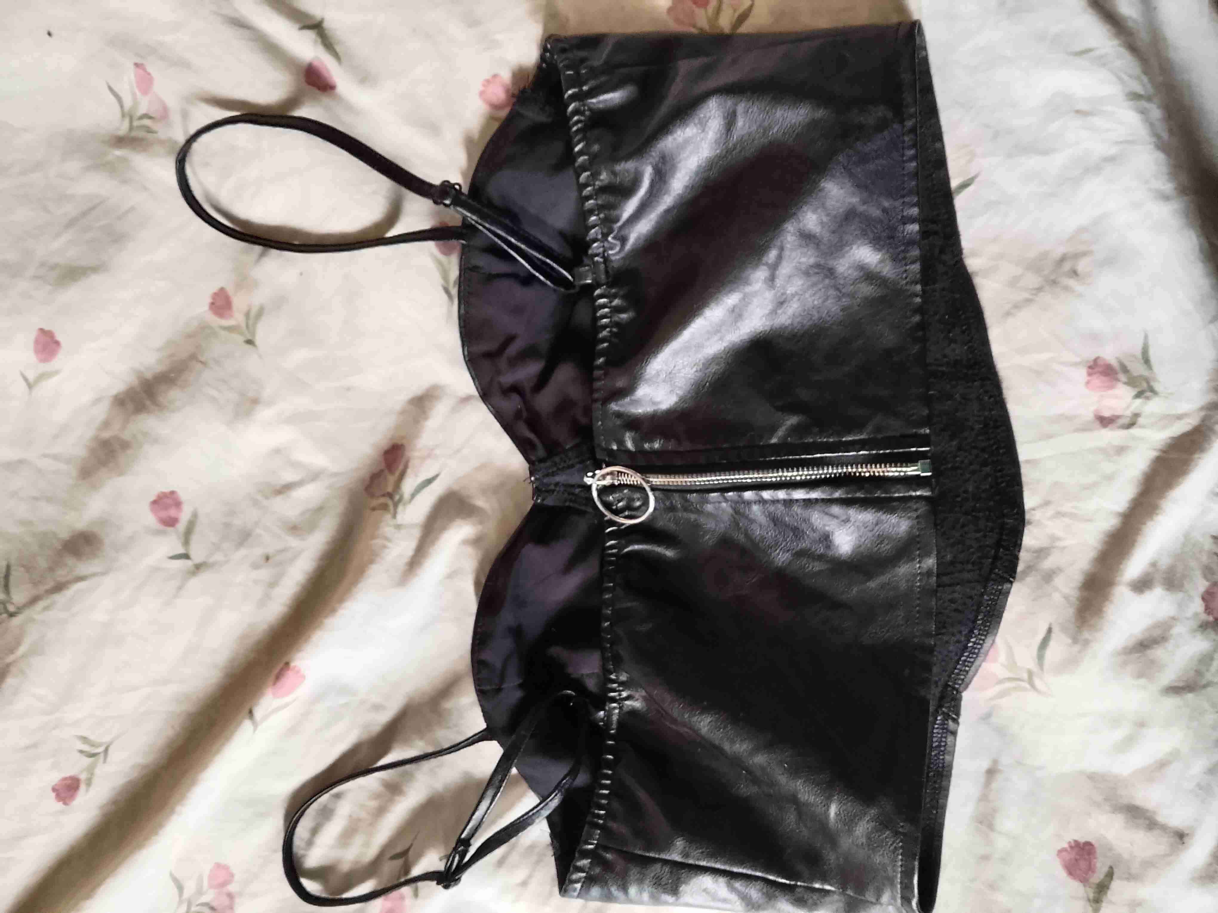 Top femenino negro cuero sintético - miniatura 2