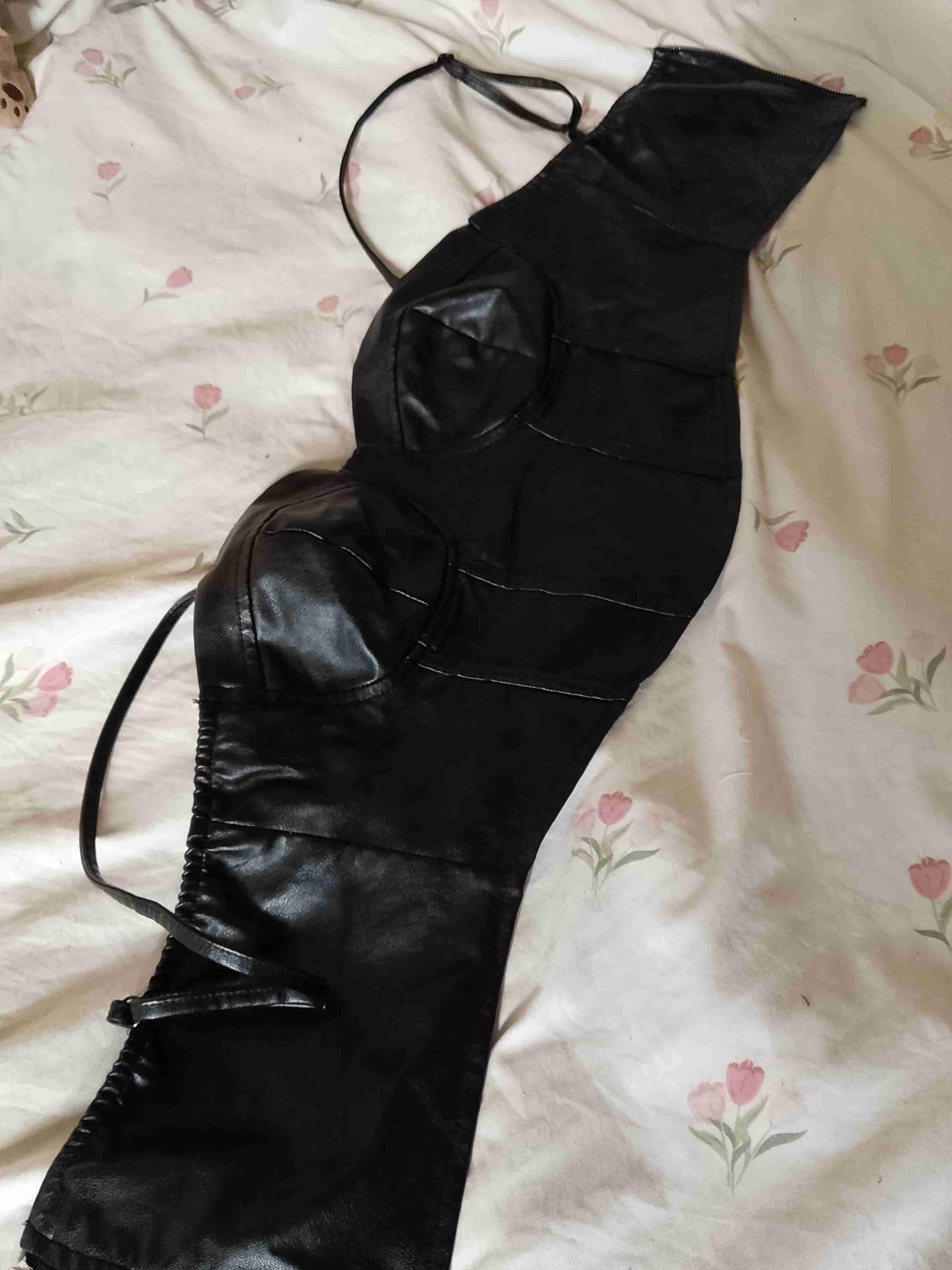 Top femenino negro cuero sintético - miniatura 3