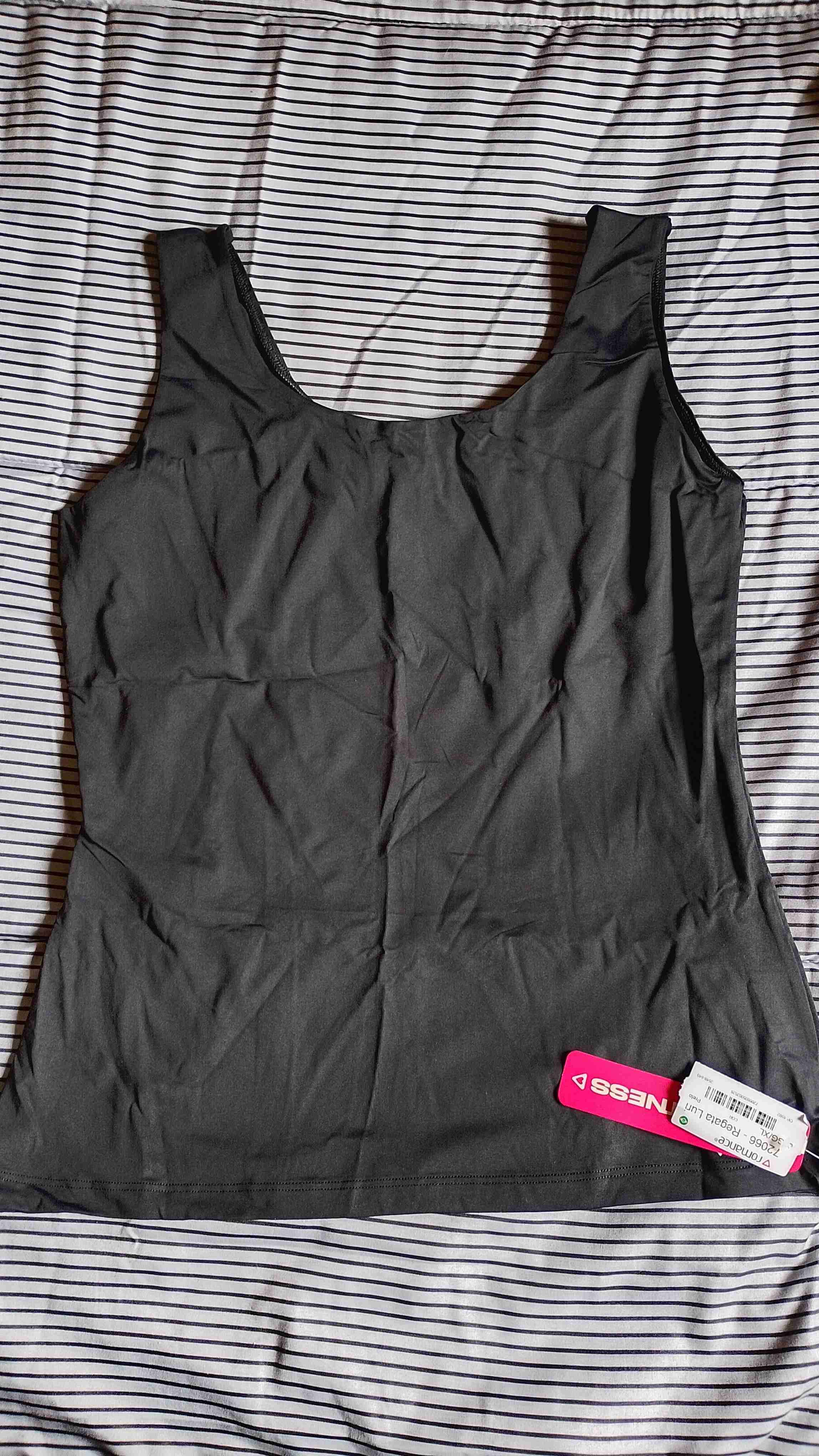 Polera deportiva negra