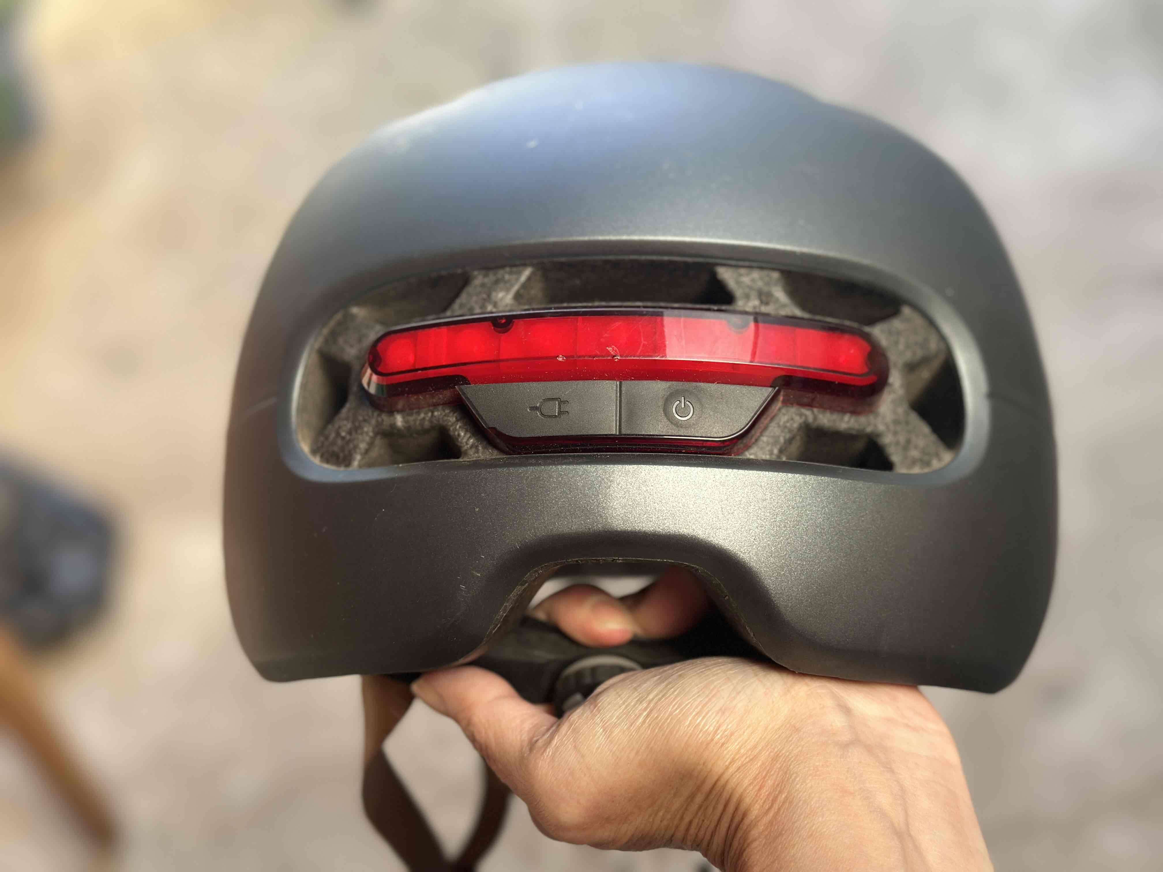 Casco Livall con luz LED - miniatura 2