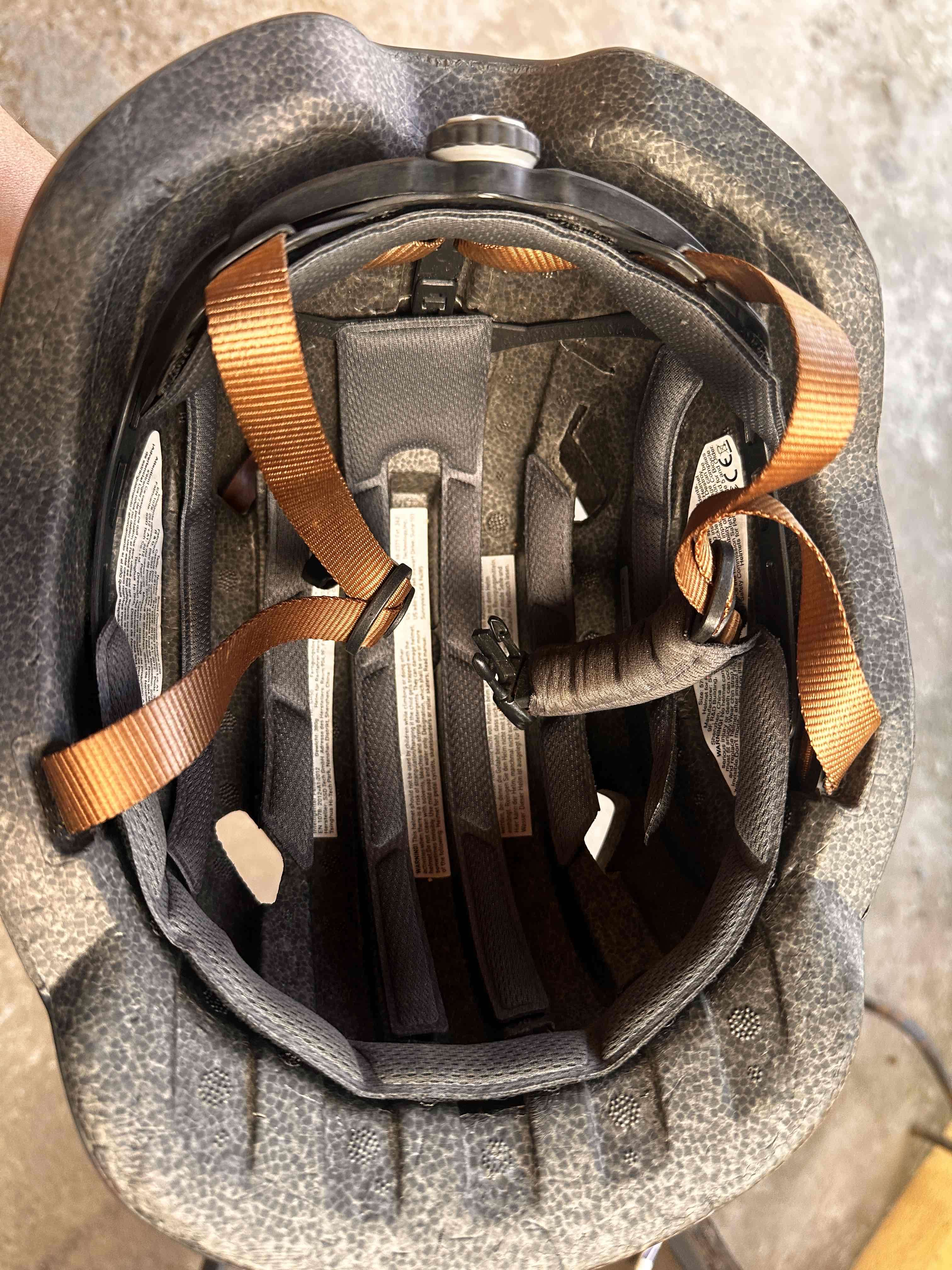 Casco Livall con luz LED - miniatura 4