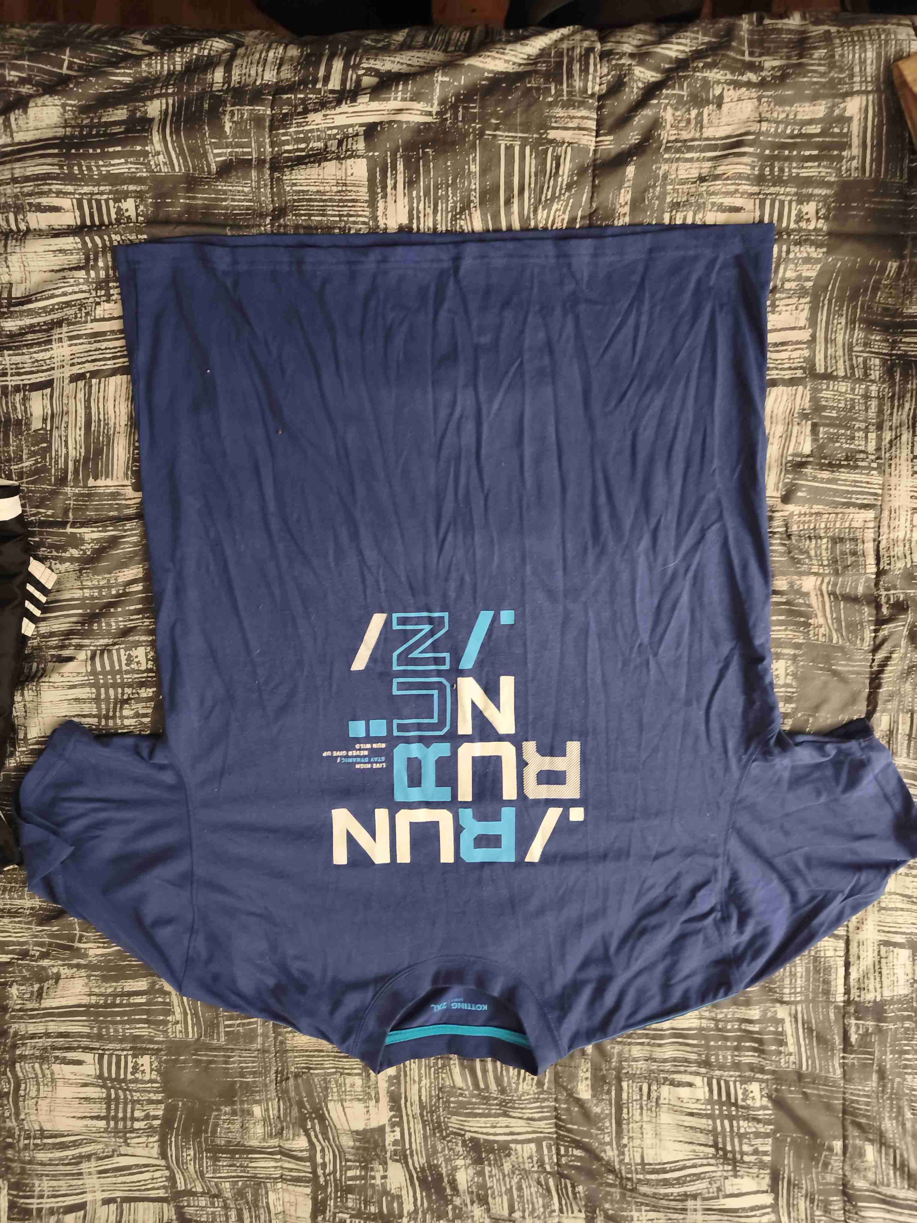 Polera deportiva azul RUN