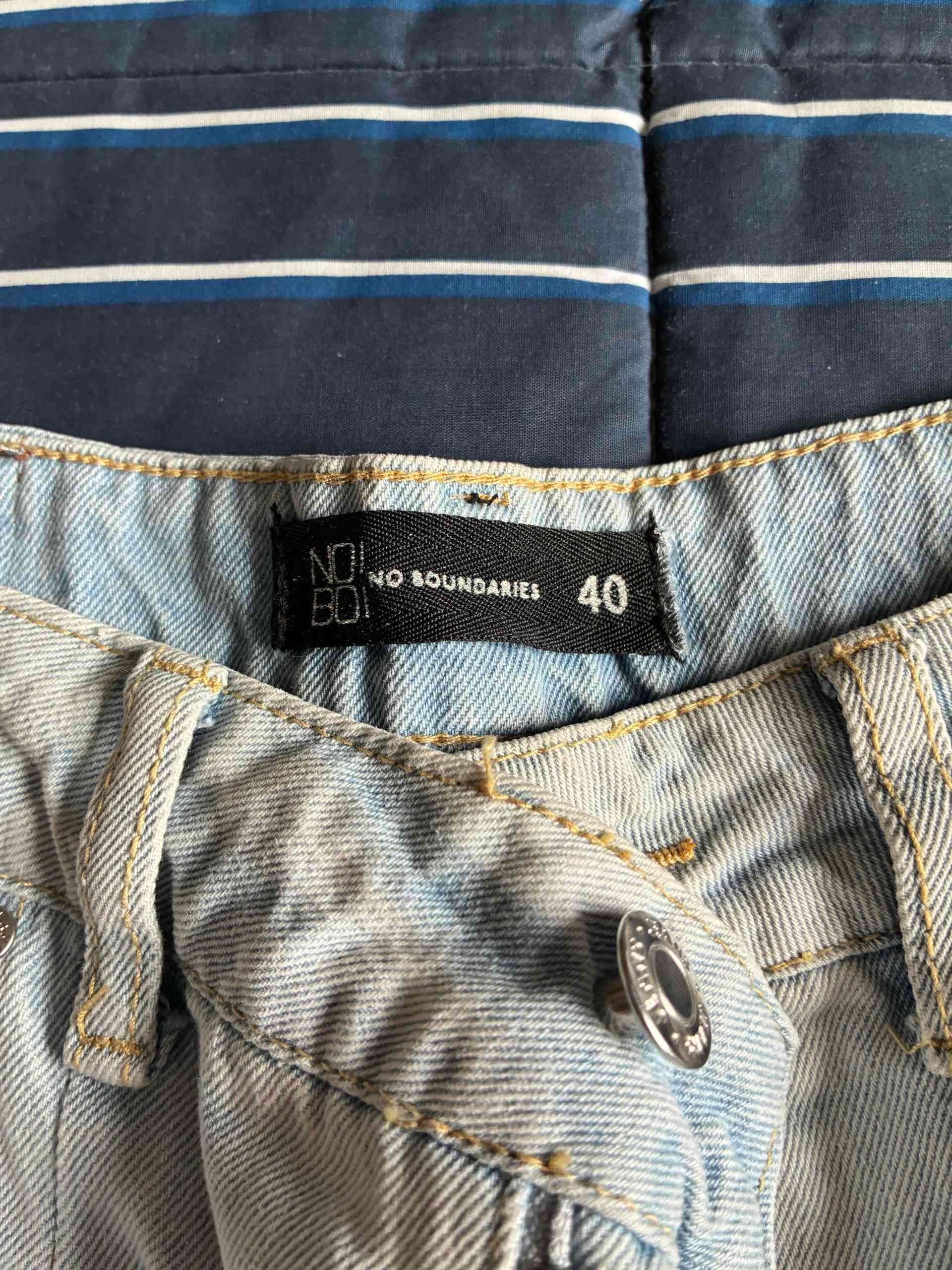 Jeans claros, marca No Boundaries, talla 40 - miniatura 3
