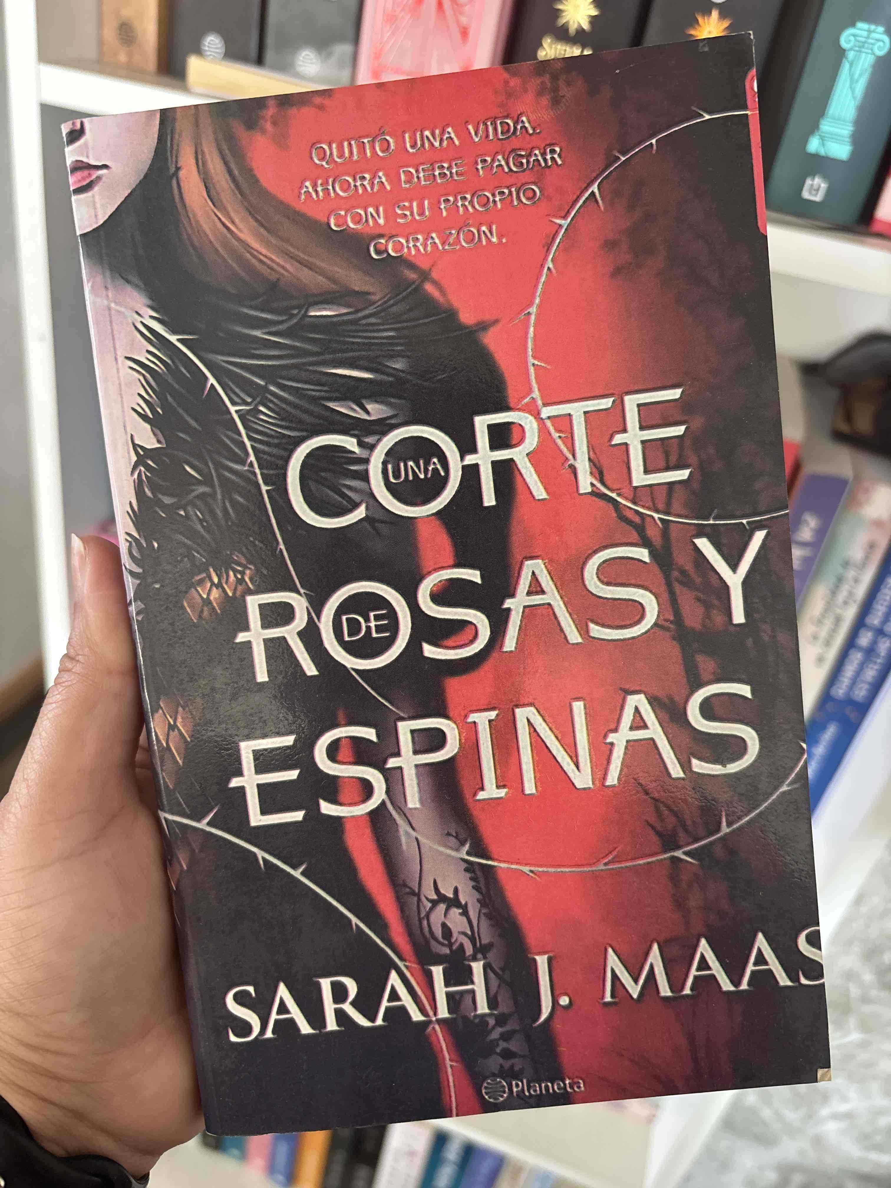 Libro 'Una Corte de Rosas y Espinas' - miniatura 1