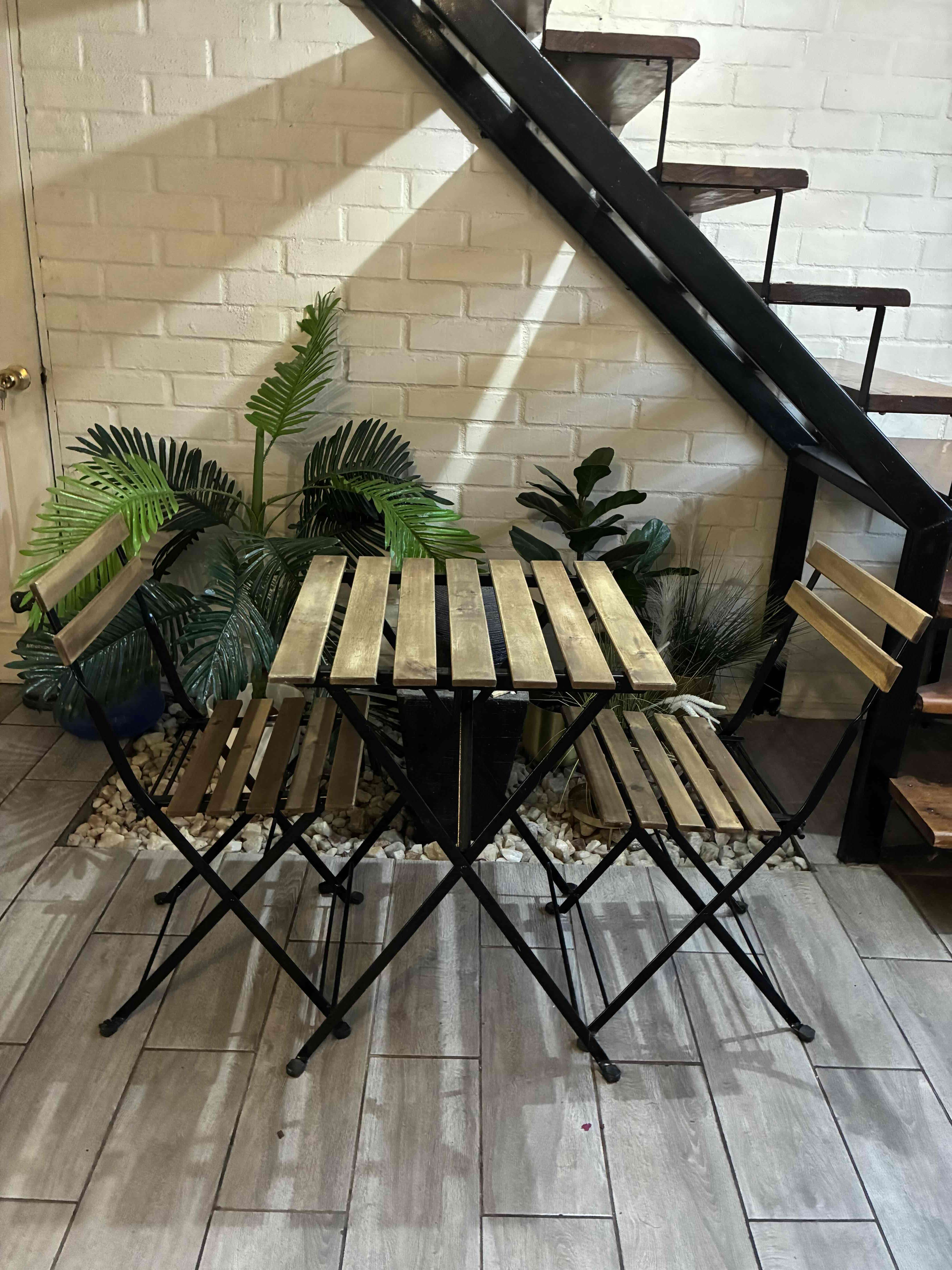 Juego de mesa y sillas plegables - miniatura 1