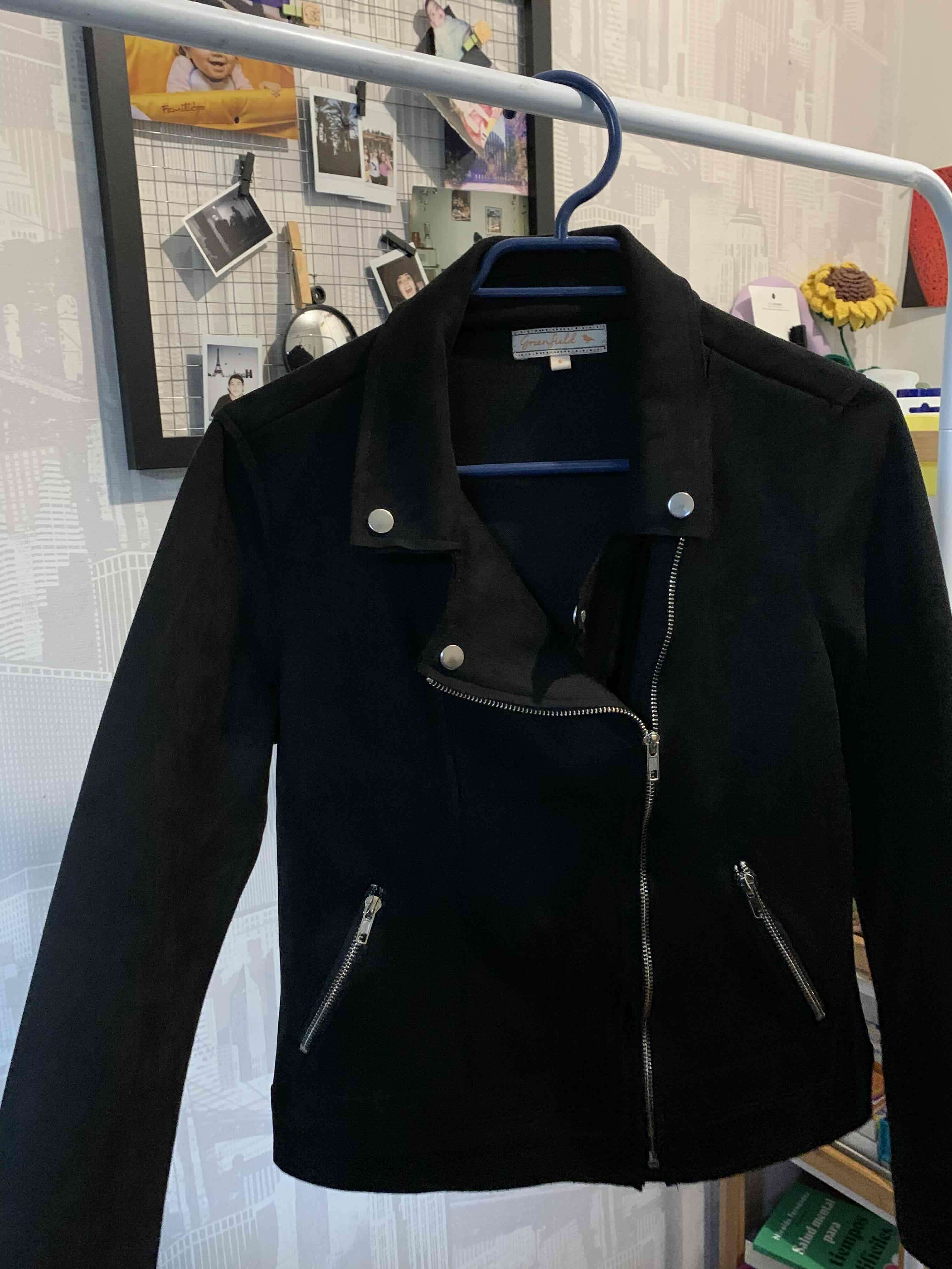 Chaqueta negra con cierre - 1