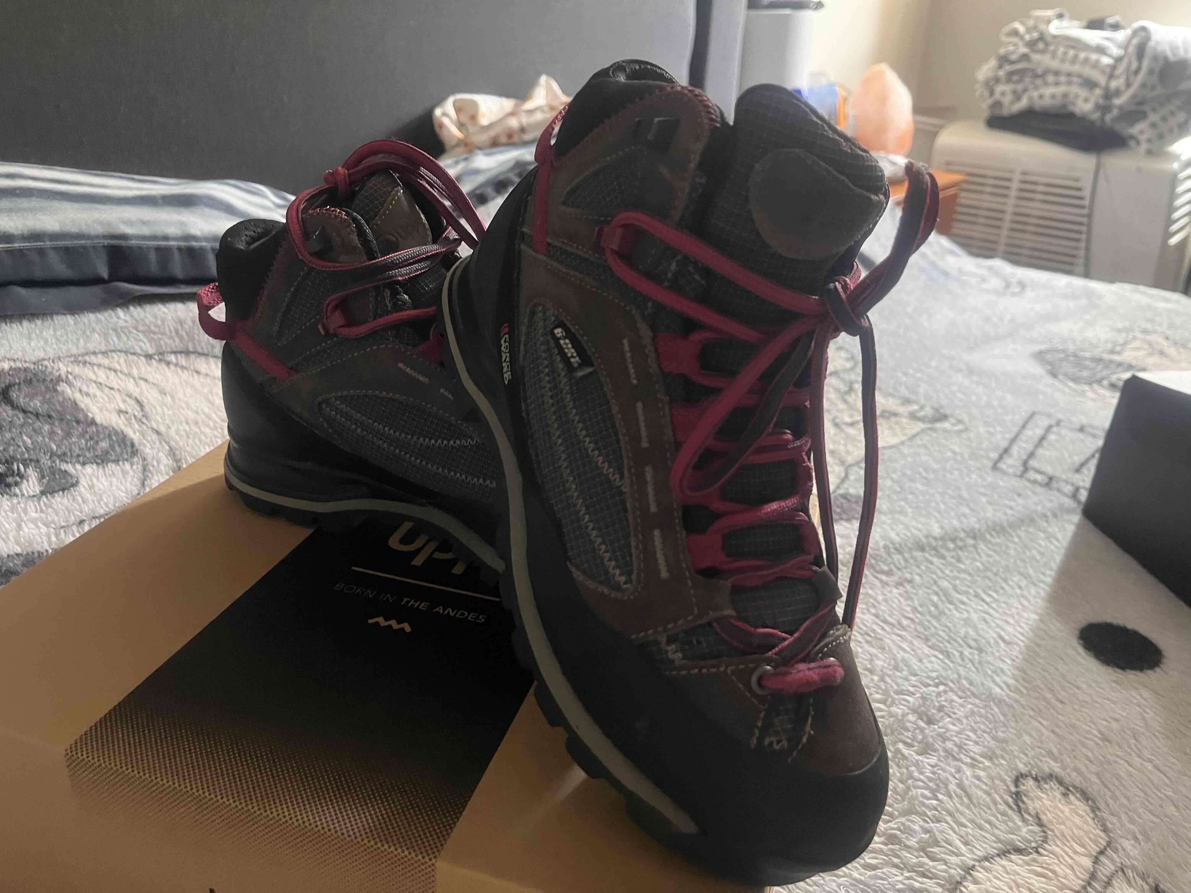 Botas de trekking grises con negro y fusia - miniatura 6