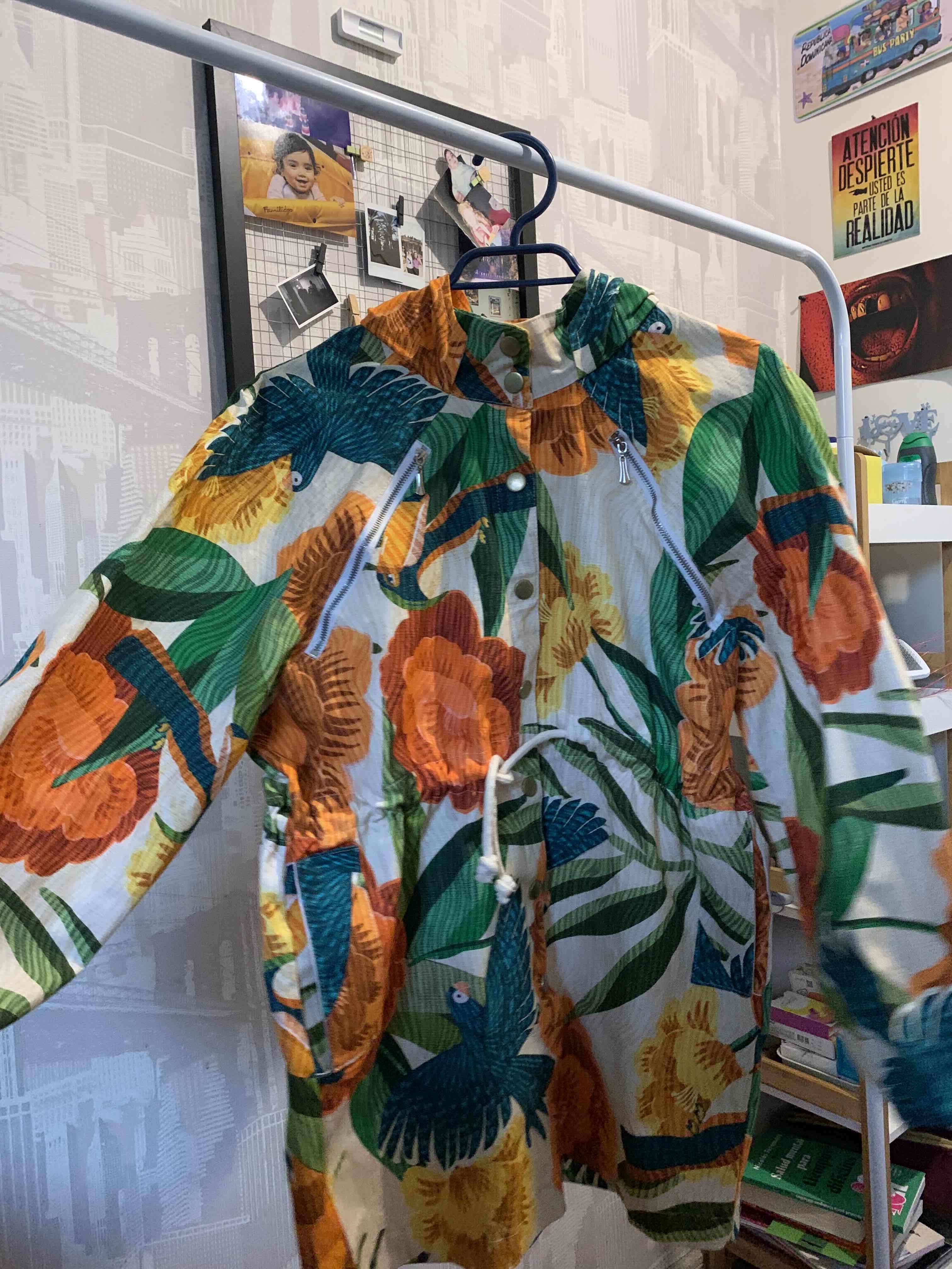 Parka impermeable con flores - miniatura 1